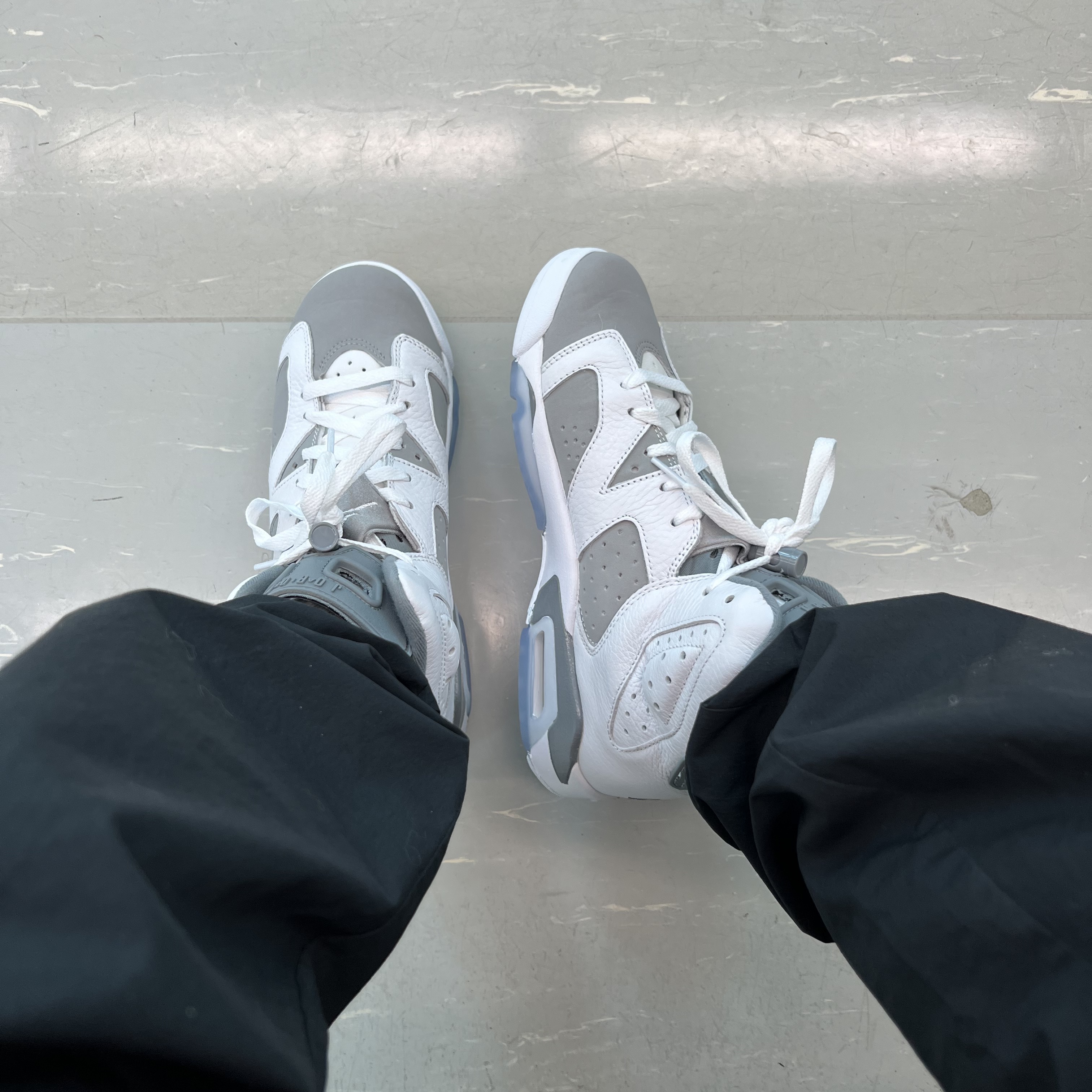 (GS) Jordan 6 Retro White Cool Grey 착용 스타일 - 3