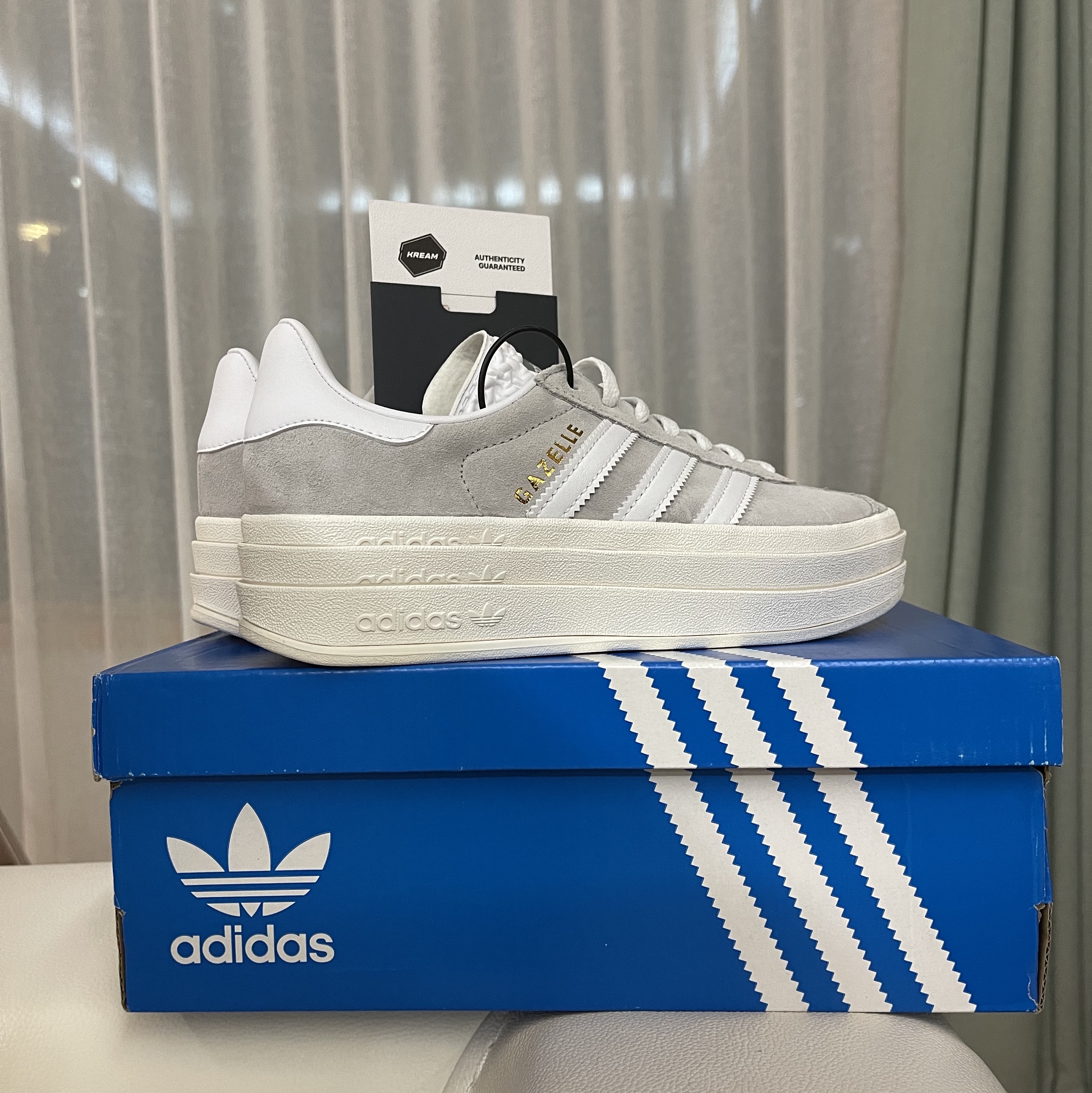 (W) Adidas Gazelle Bold Grey Cloud White 착용 스타일 - 3