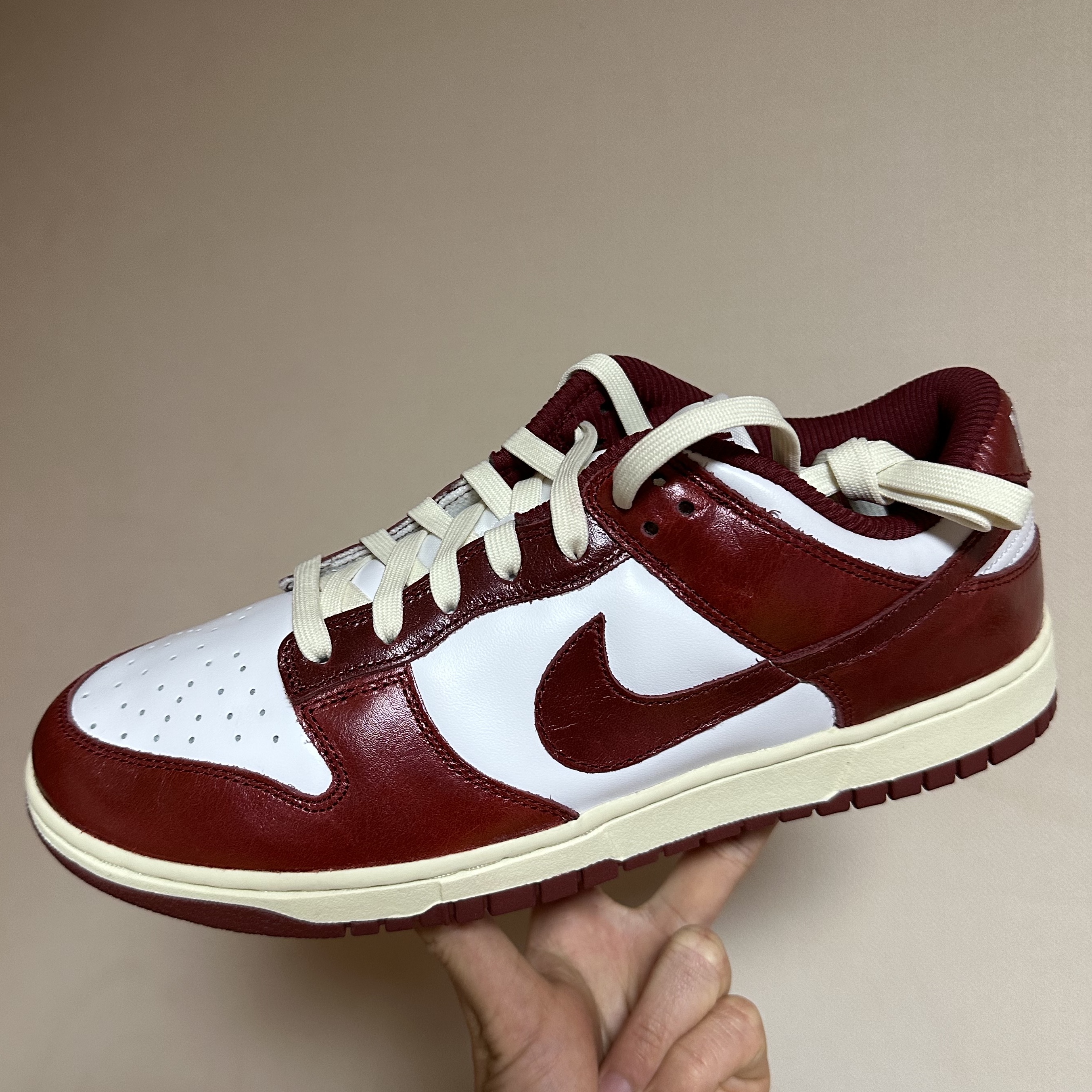 (W) Nike Dunk Low Retro PRM Team Red and White 착용 스타일 - 3