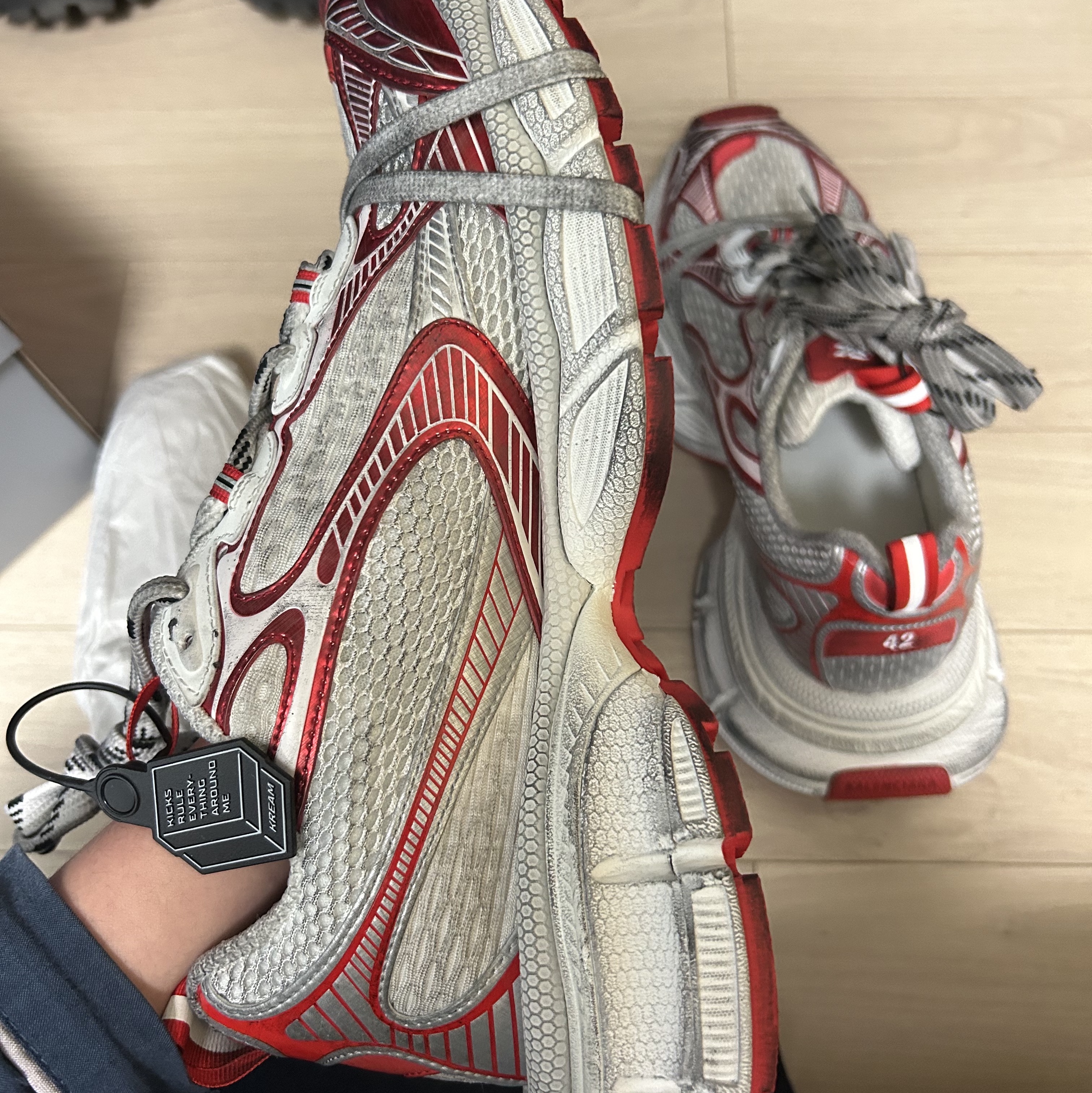 Balenciaga 3XL Sneakers White Red, Balenciaga Defender Sneakers Black 착용 스타일 - 3