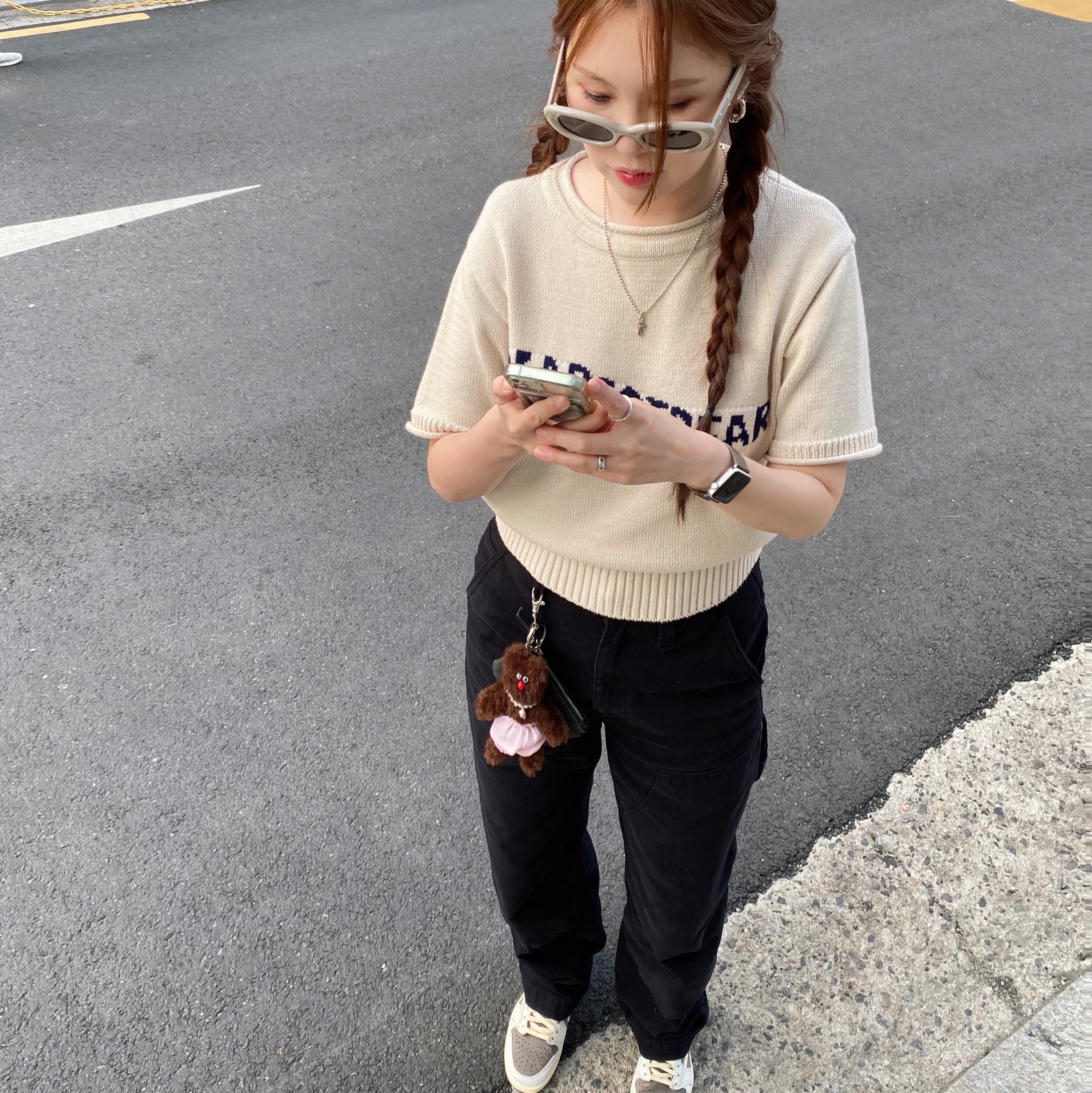 Gentle Monster x Maison Margiela MM004 Grey Black, Monamhee Bred Keyring with Pink Pants Brown 착용 스타일