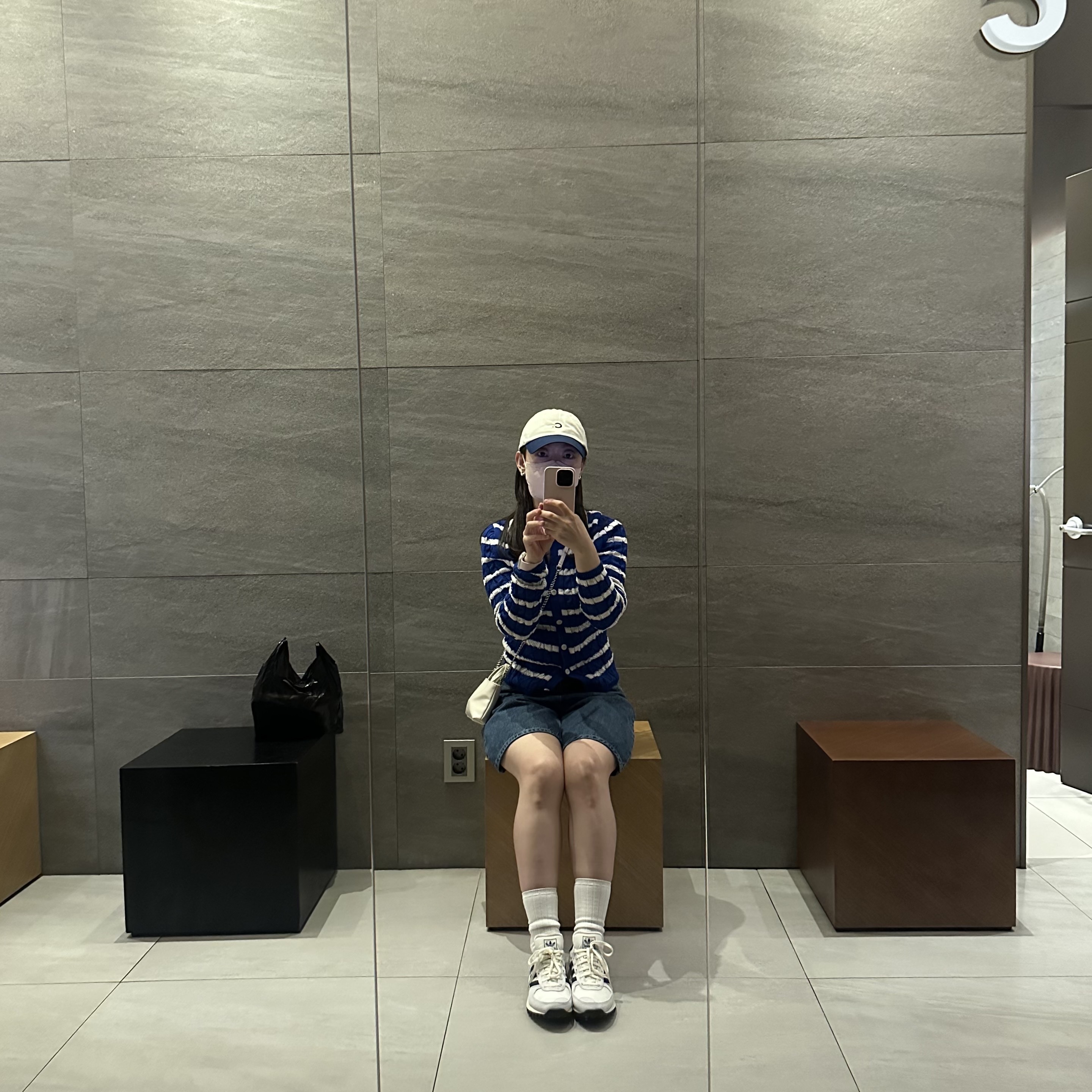 아디다스 TRX 빈티지 초크 화이트 착용 스타일 - 1