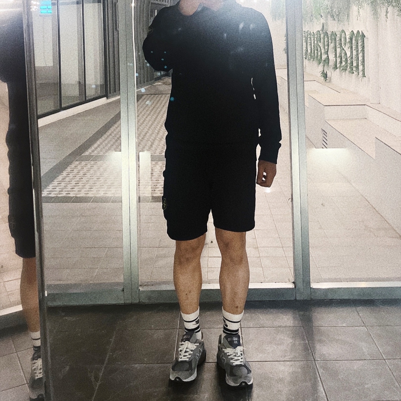 New Balance 990v3 Made in USA Grey - D Standard, Stone Island 64651 Fleece Bermuda Shorts Black - 22SS 착용 스타일