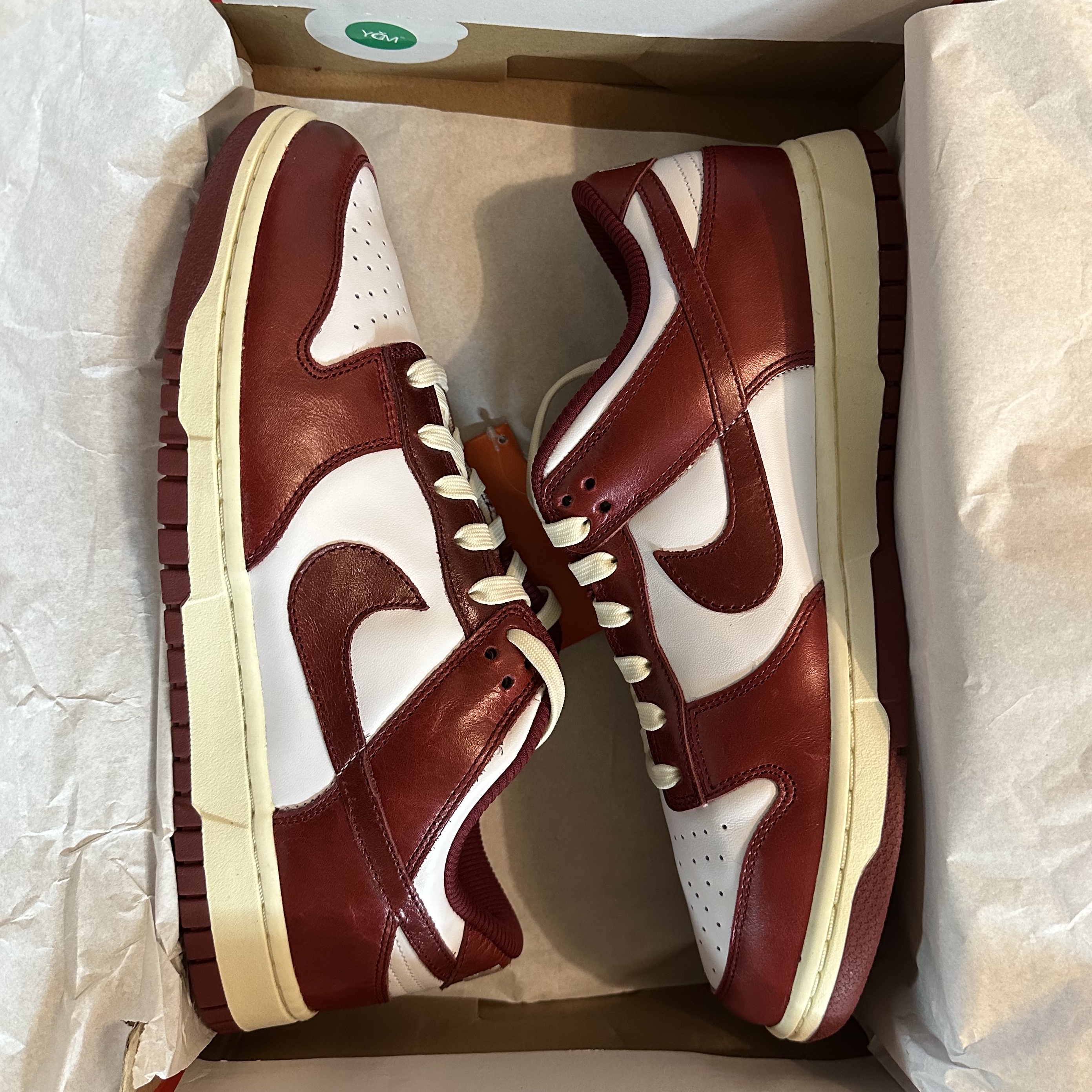 (W) Nike Dunk Low Retro PRM Team Red and White 착용 스타일 - 1