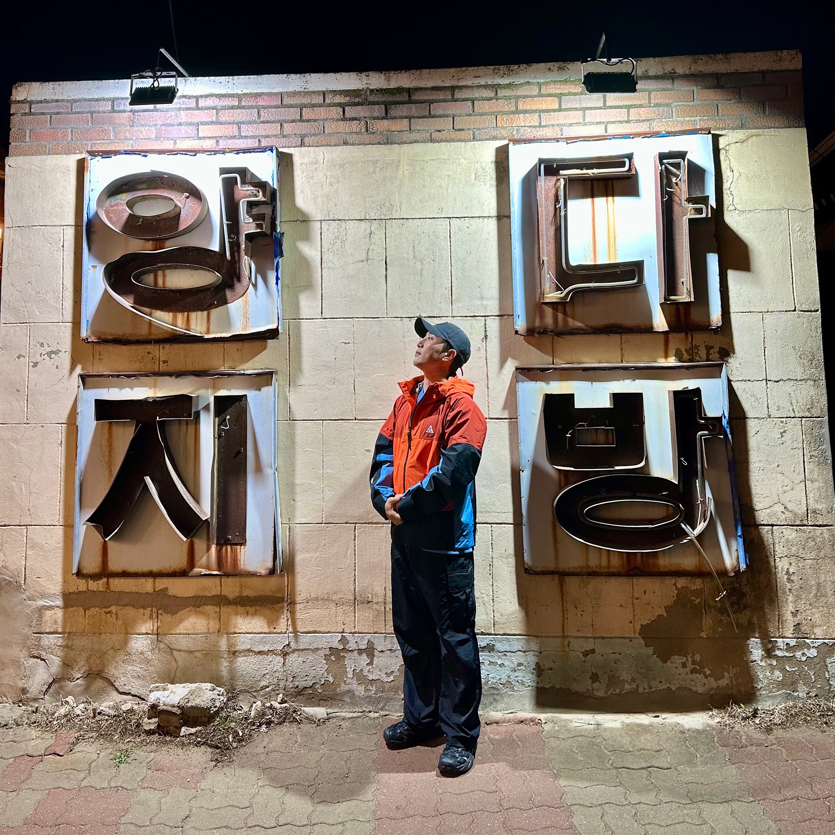 Nike ACG LBR Lungs T-Shirt Dutch Blue - Asia, Nike ACG Storm-Fit ADV Chain of Craters Jacket Orange Black Blue - Asia 착용 스타일