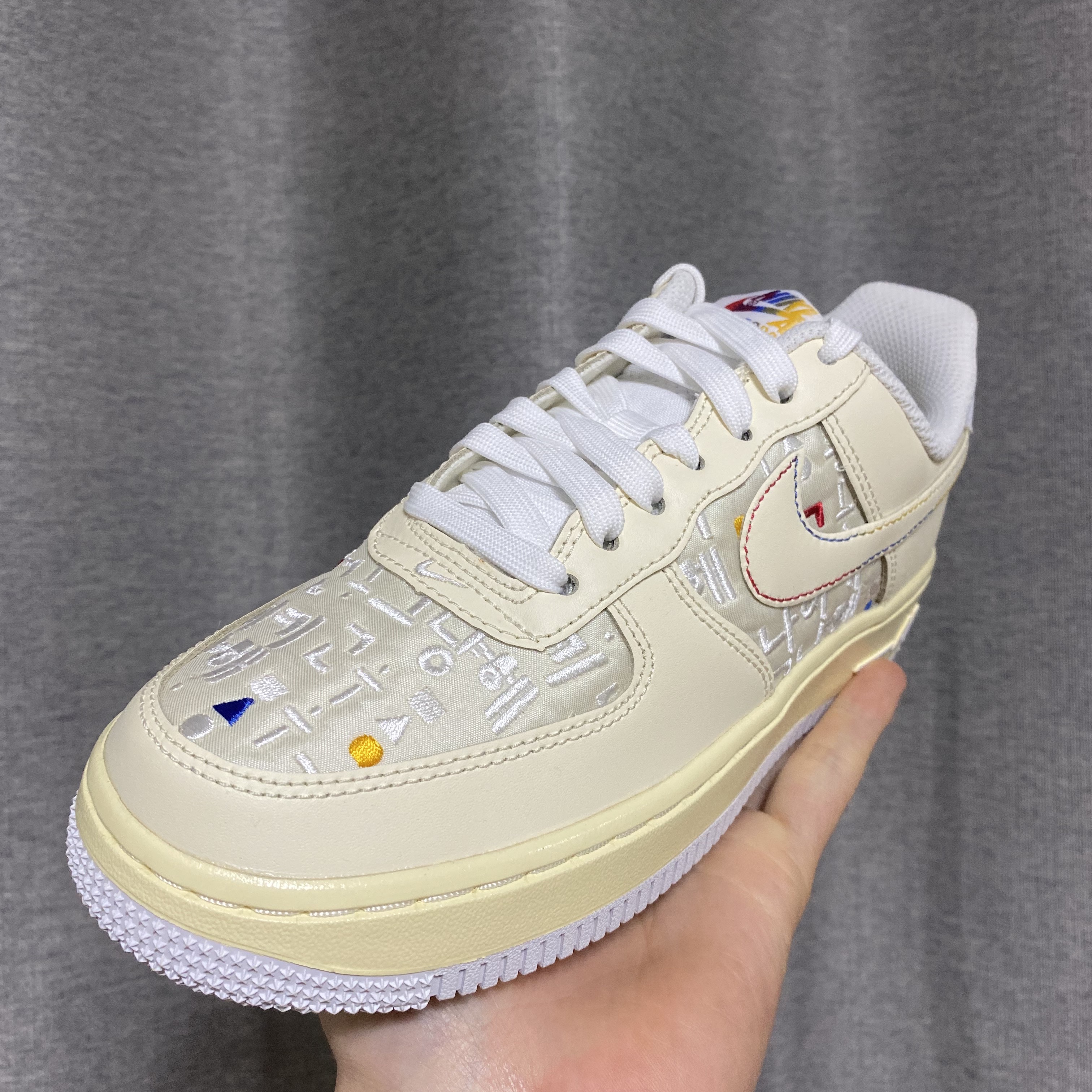 (W) Nike Air Force 1 '07 LV8 Hangul Day 착용 스타일 - 2