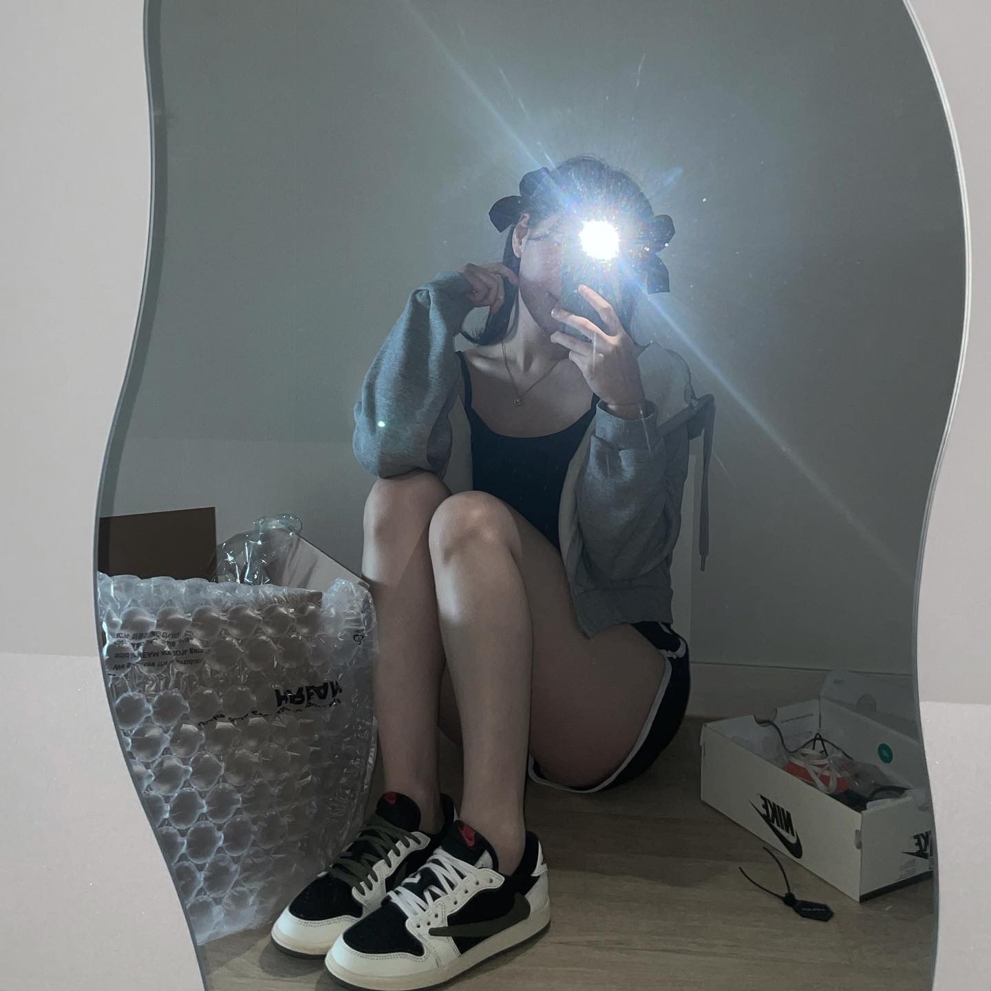 (W) Jordan 1 x Travis Scott Retro Low OG SP Medium Olive, (PS) Jordan 1 x Travis Scott Retro Low OG SP Medium Olive 착용 스타일 - 2
