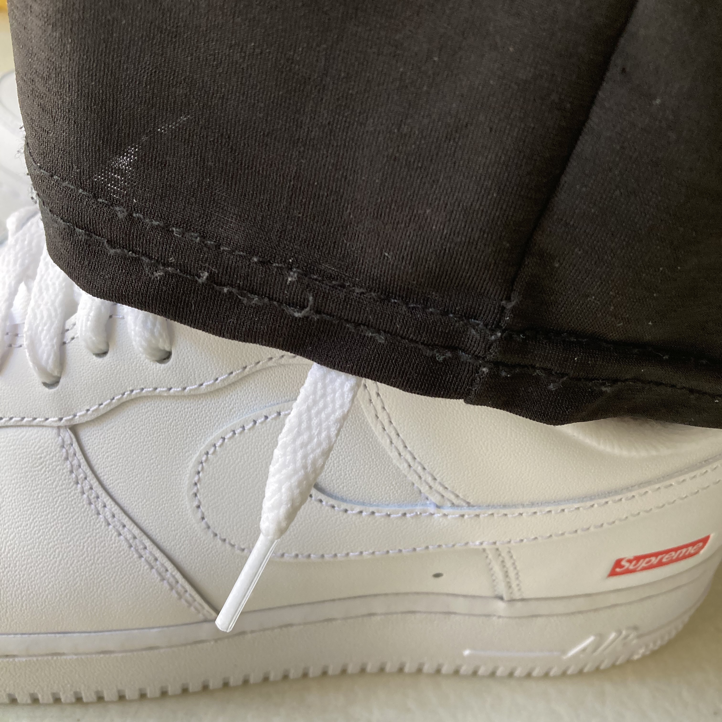 Nike x Supreme Air Force 1 Low White 착용 스타일 - 2