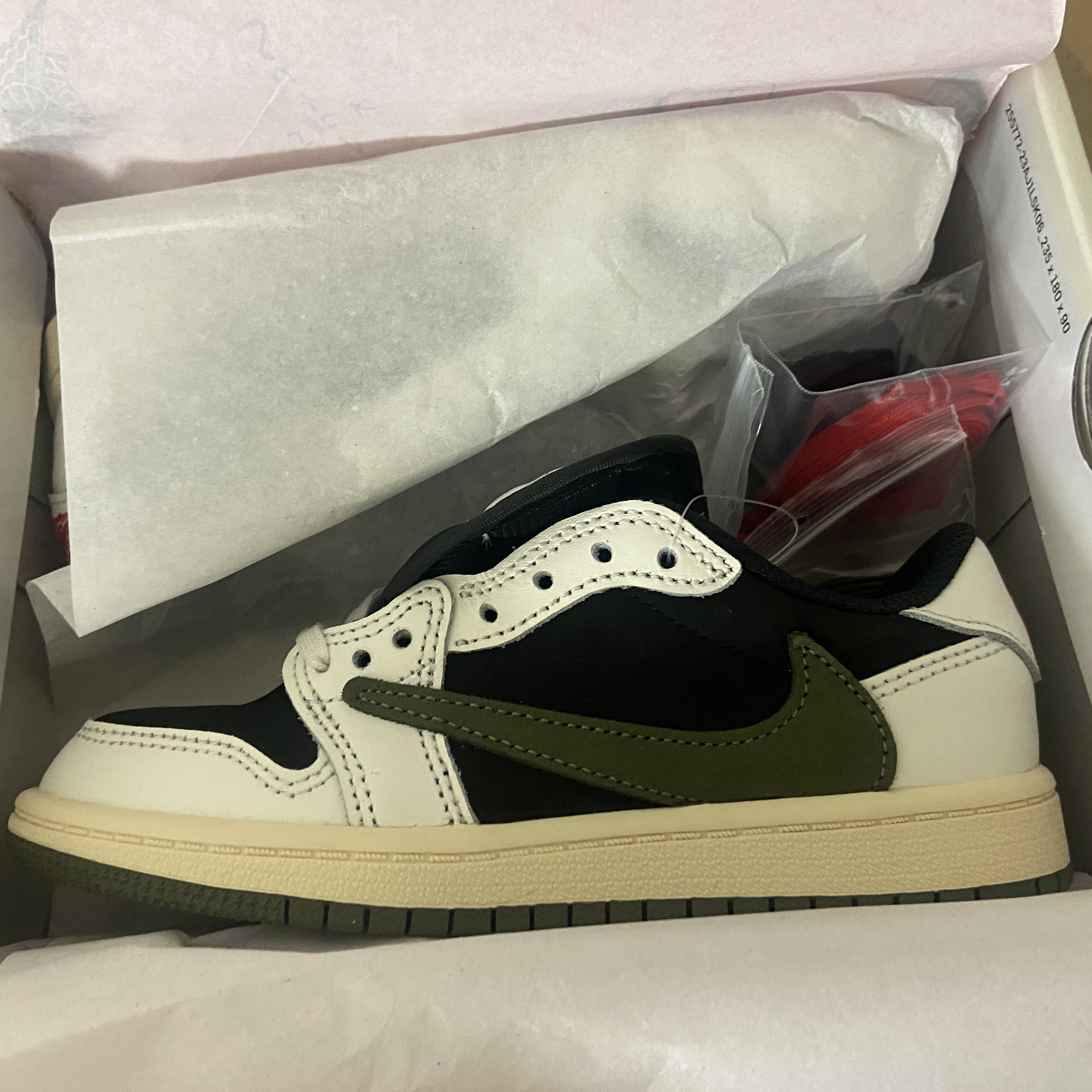 (PS) Jordan 1 x Travis Scott Retro Low OG SP Medium Olive 착용 스타일 - 2
