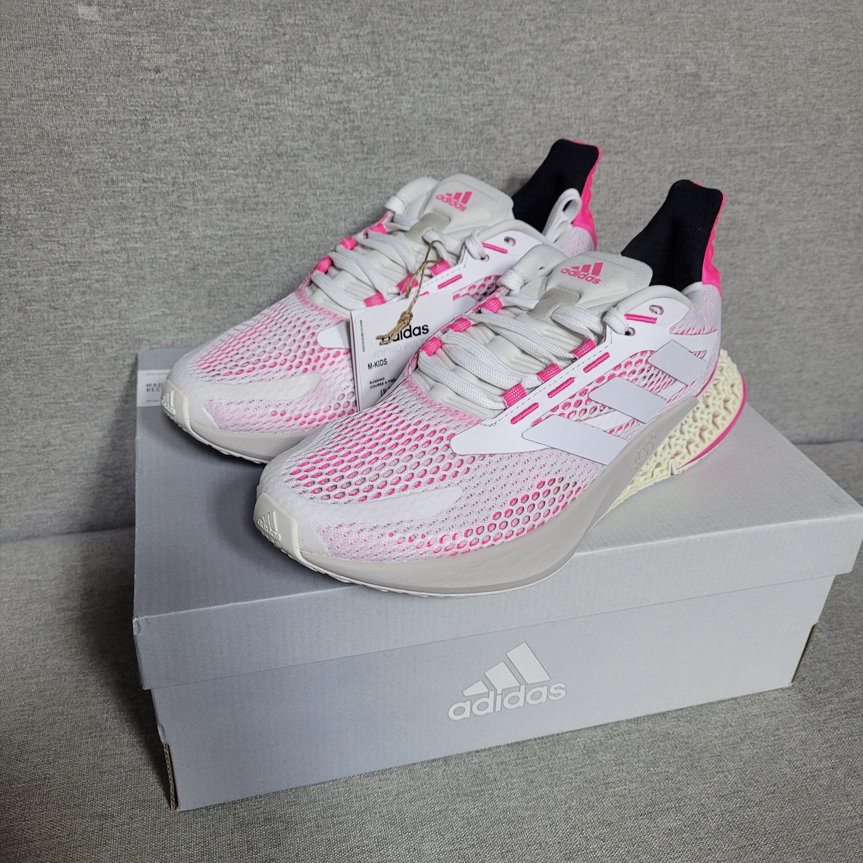 (W) Adidas 4DFWD Pulse White Grey One 착용 스타일