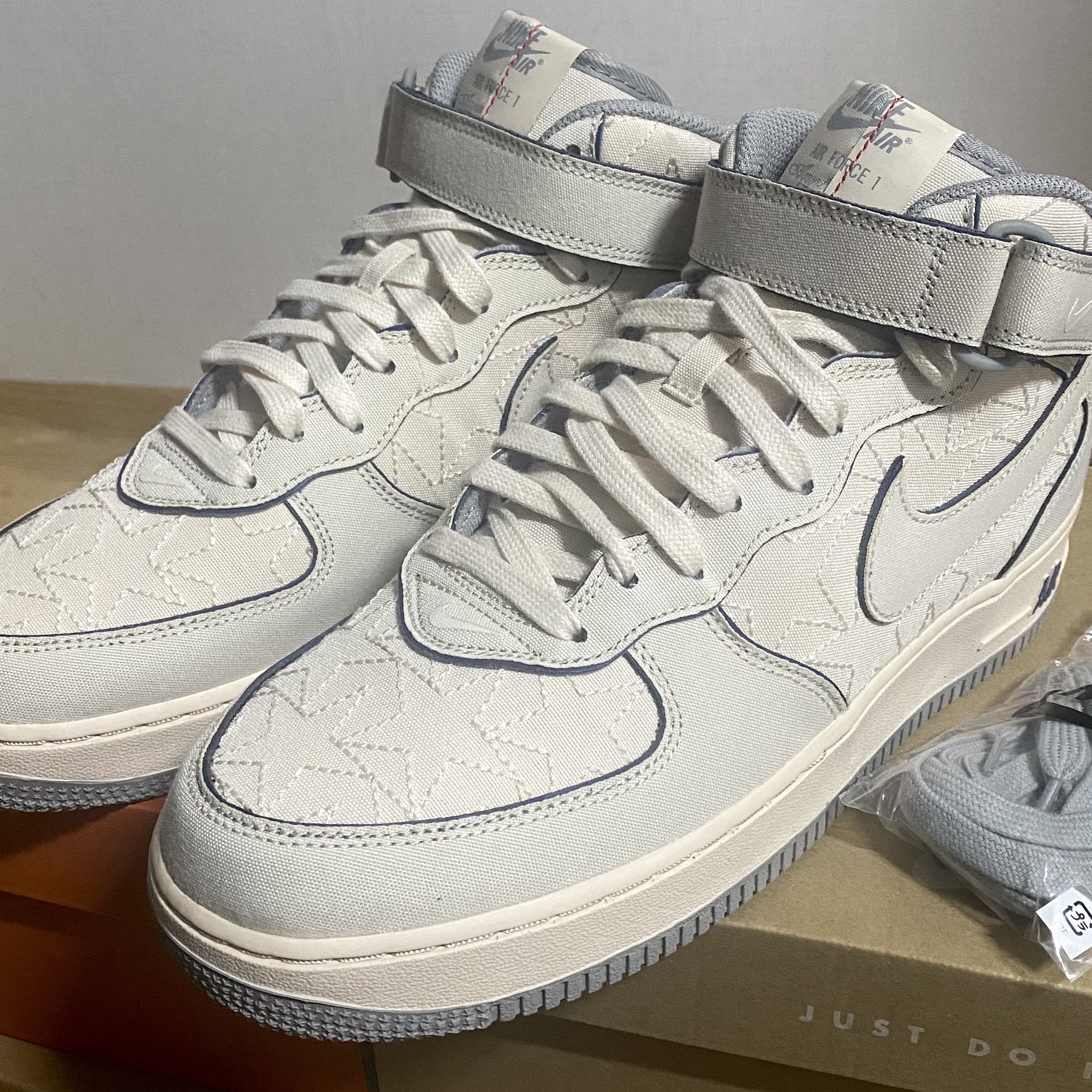 Nike Air Force 1 Mid '07 Pearl White 착용 스타일 - 1