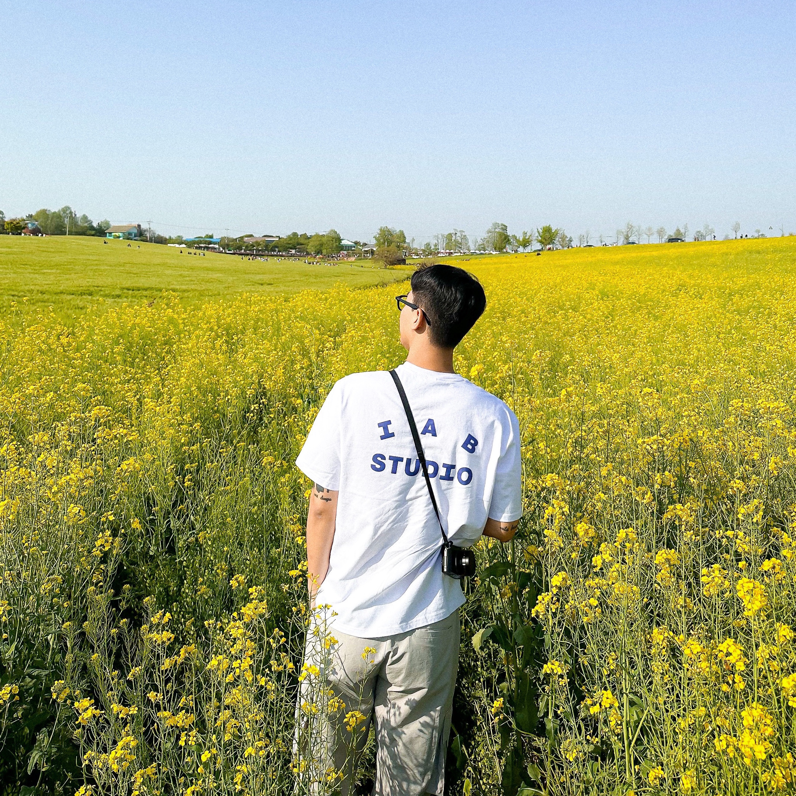 IAB Studio T-Shirt White Navy - 22FW 착용 스타일