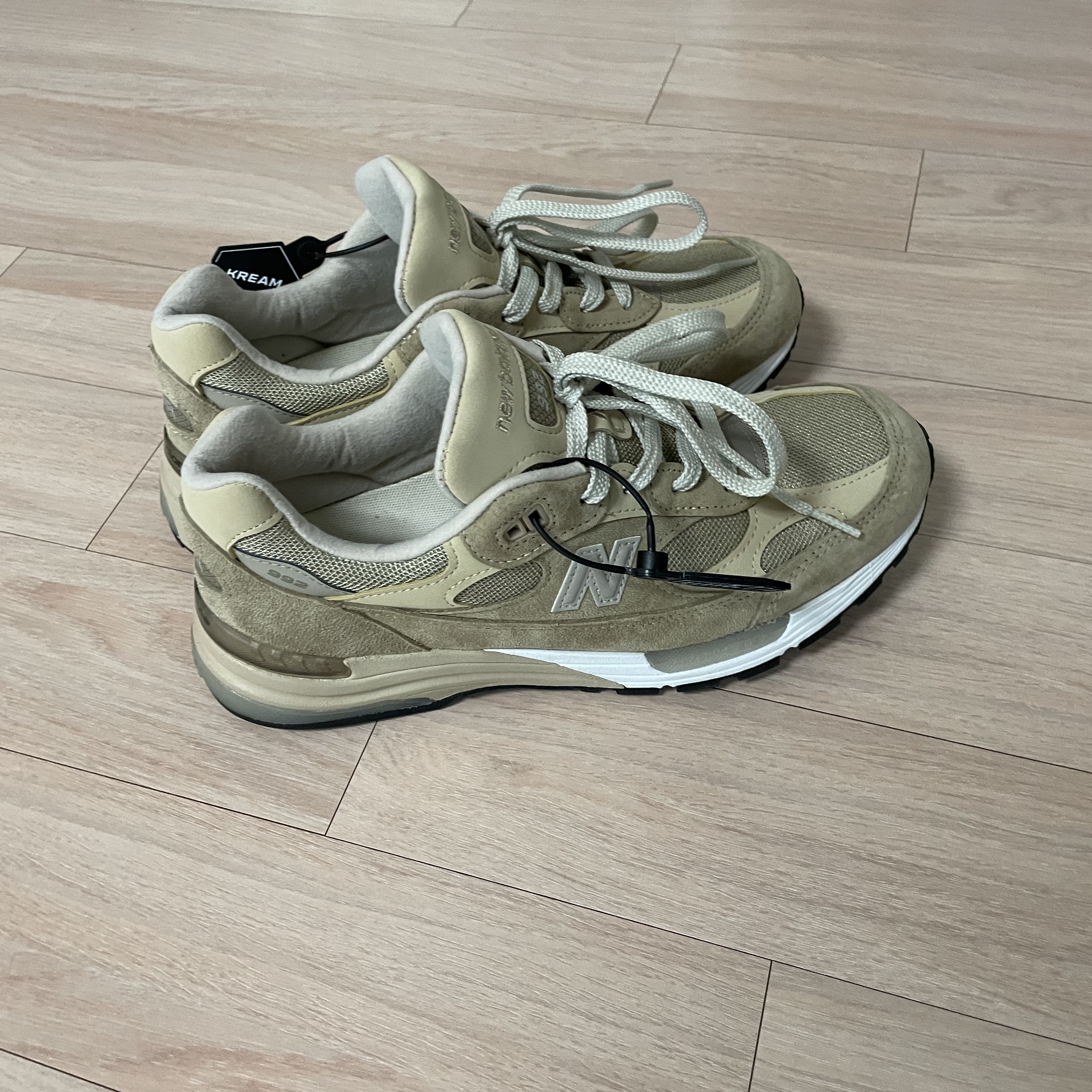 New Balance 992 Made in USA Tan 착용 스타일