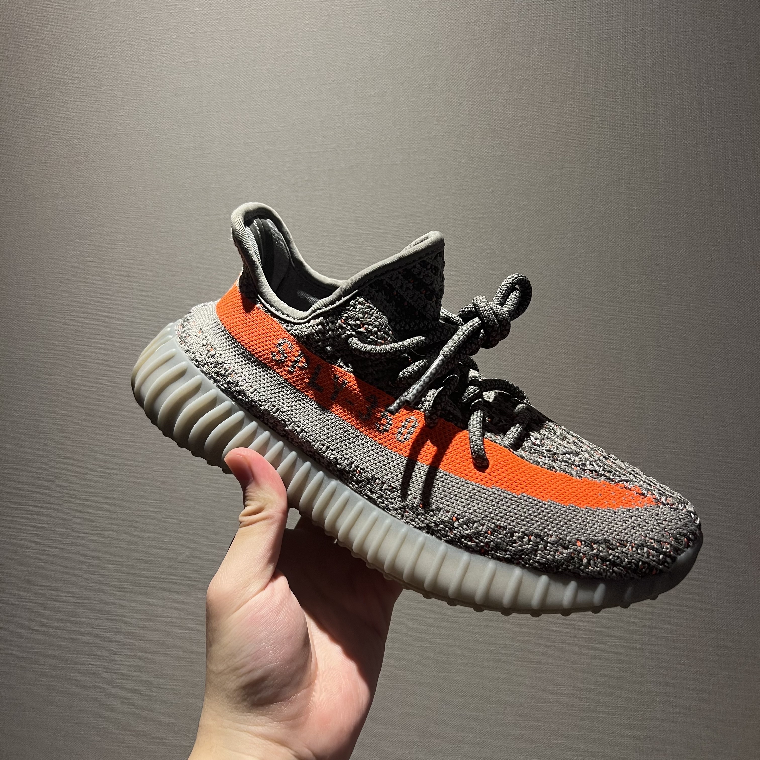 Adidas Yeezy Boost 350 V2 Beluga - Reflective 착용 스타일 - 1