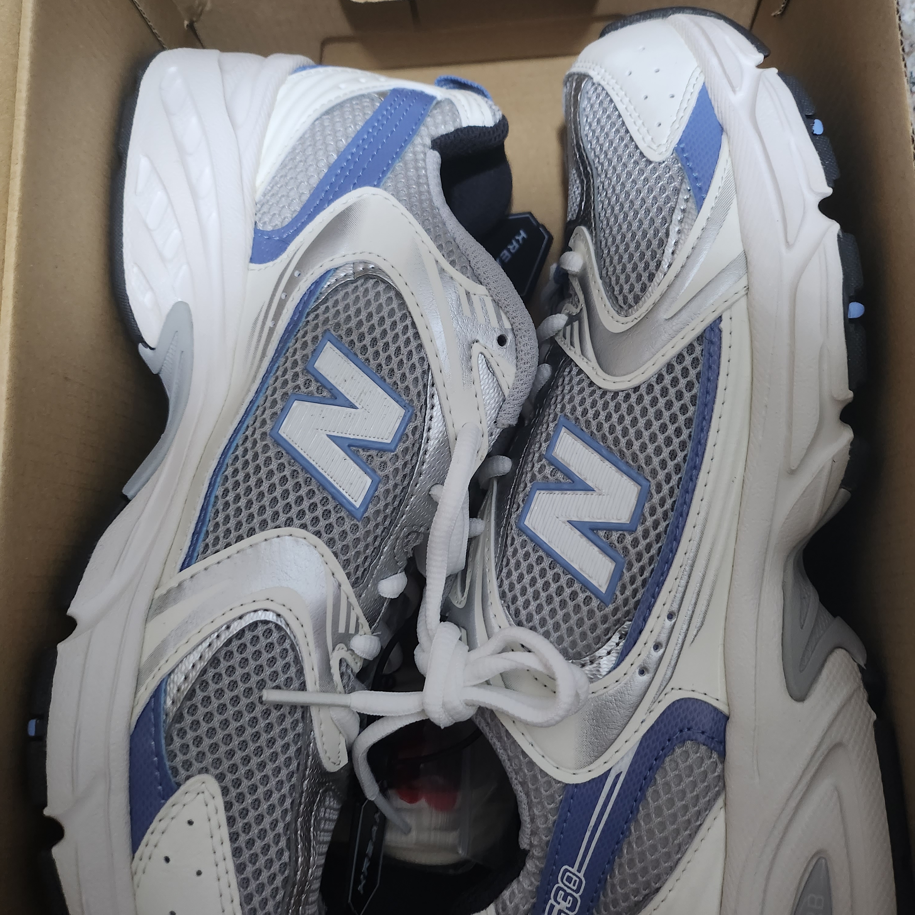 New Balance 530 Steel Blue 착용 스타일