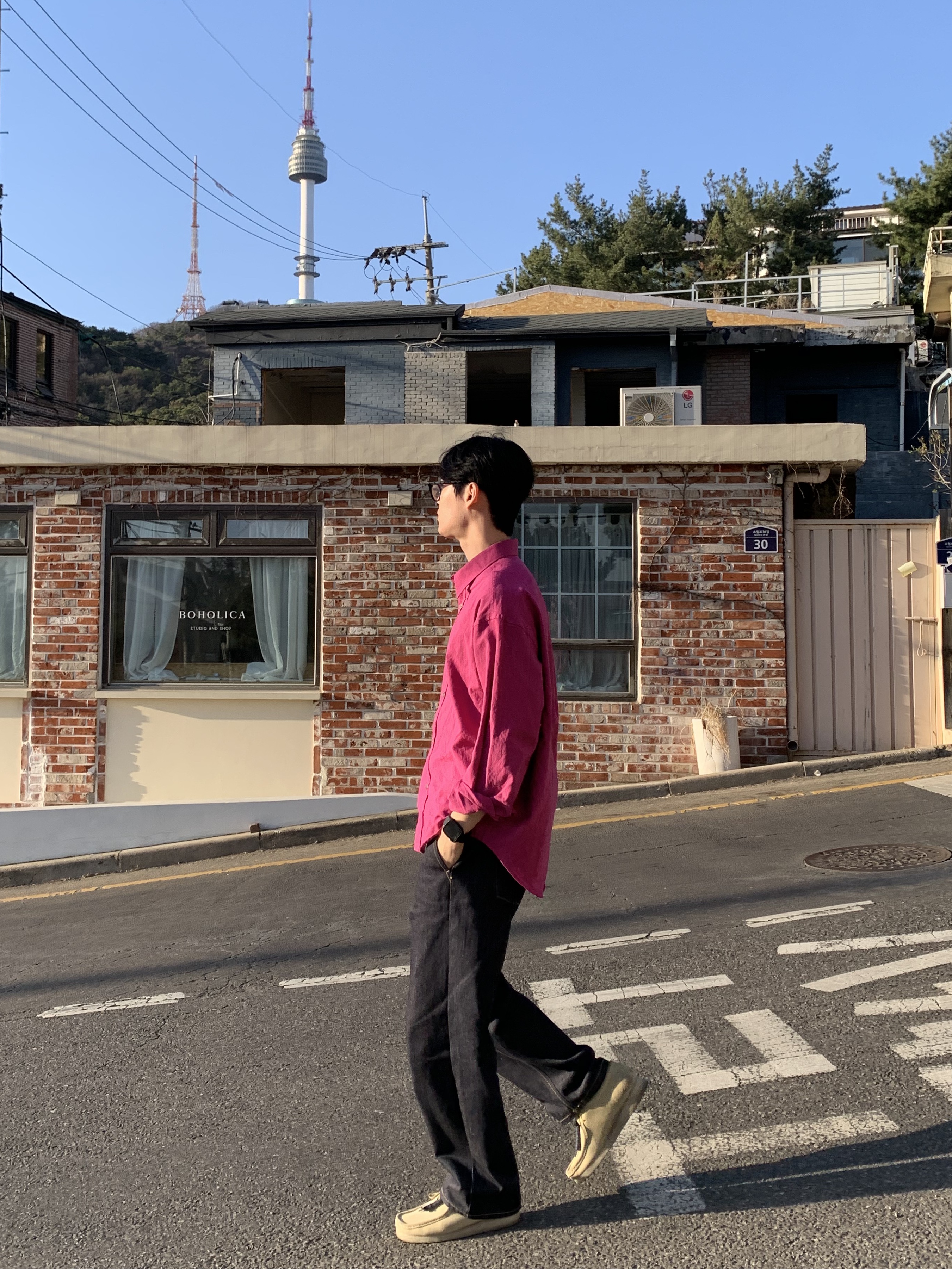 Clarks Wallabee Maple Suede 착용 스타일 - 2