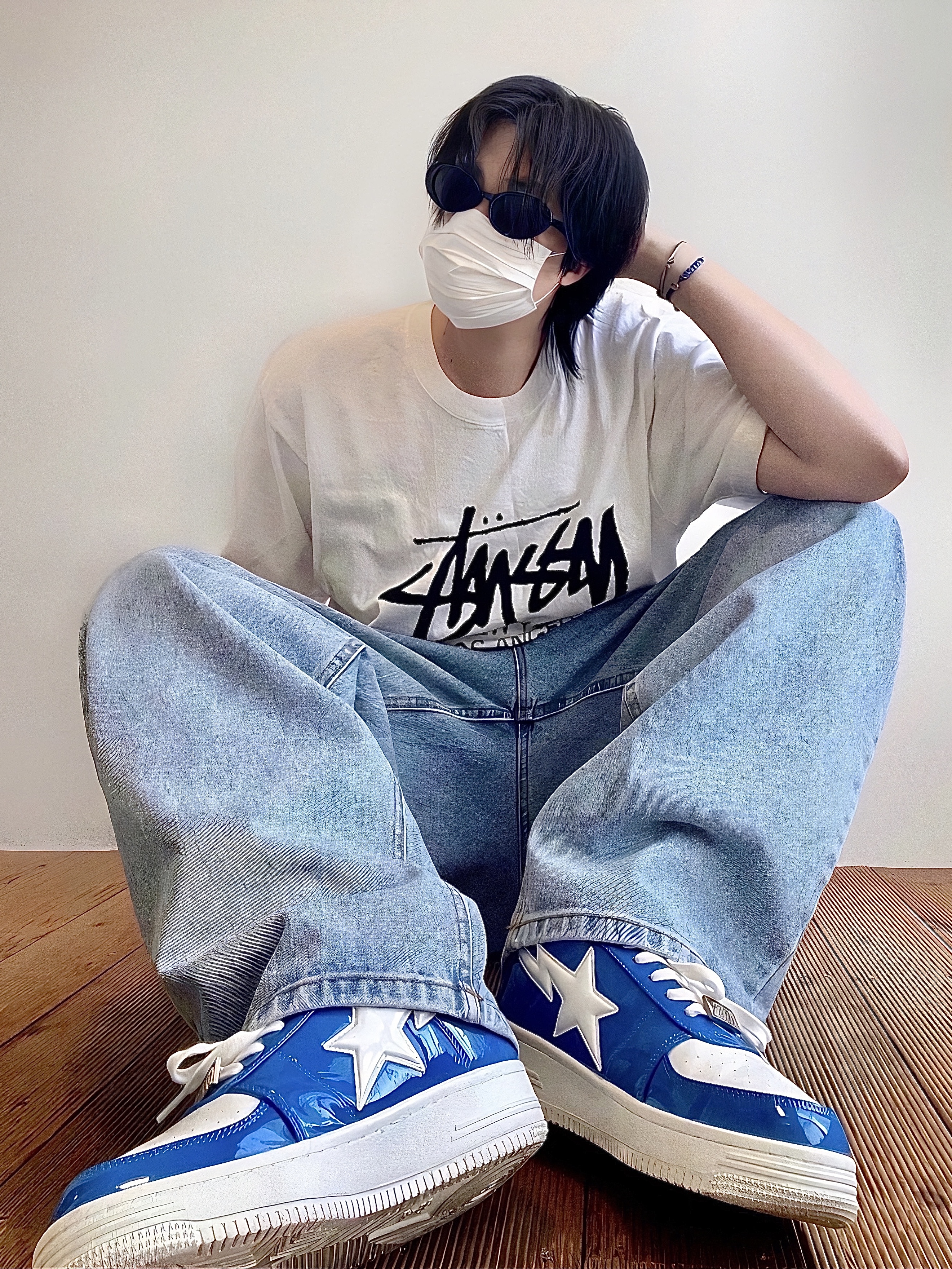Stussy World Tour T-Shirt White, BAPE Bape Sta Low Color Block Shark Blue 착용 스타일 - 1