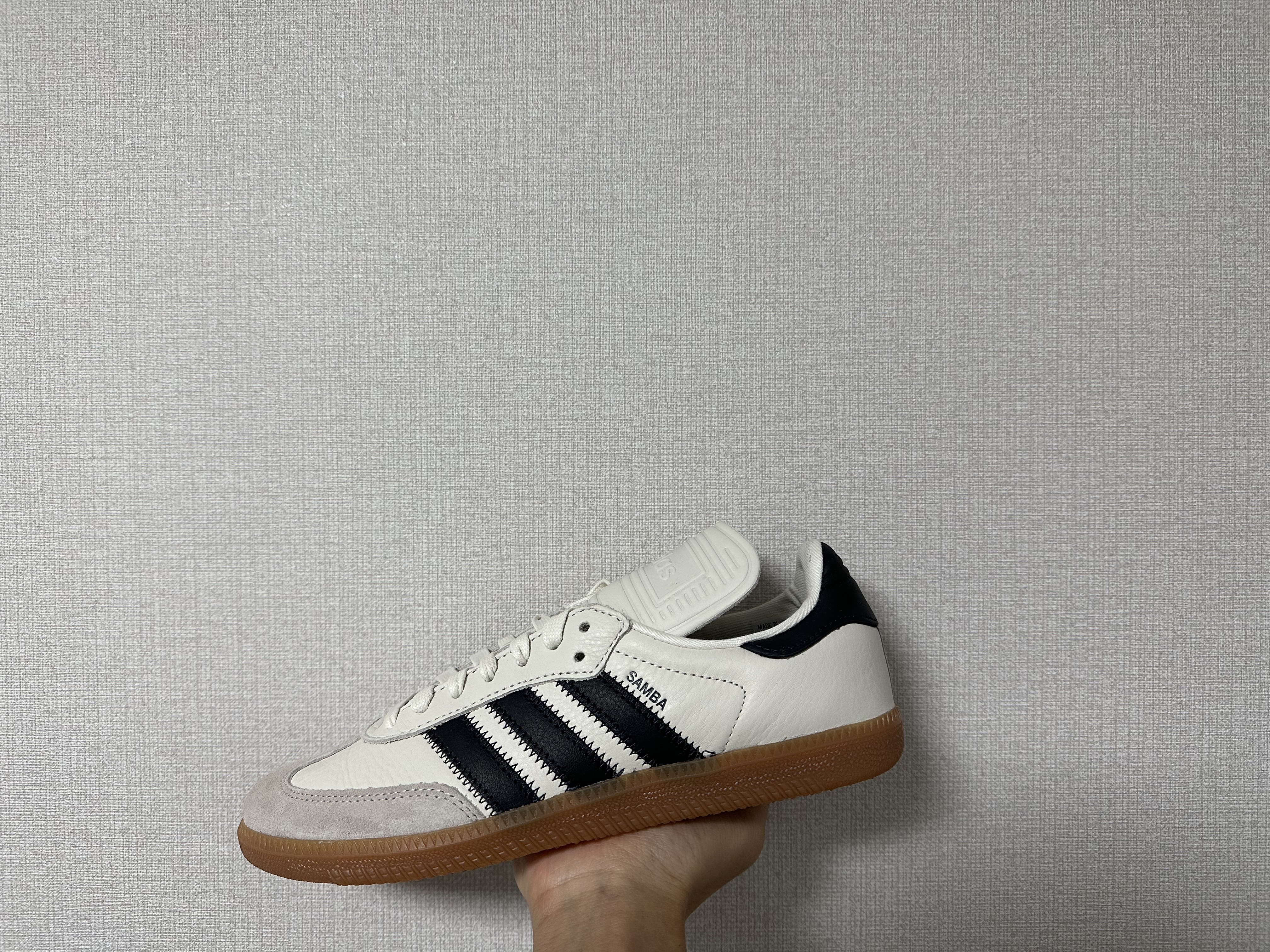 Adidas x Pharrell Williams Humanrace Samba Cloud White Night Grey 착용 스타일 - 2