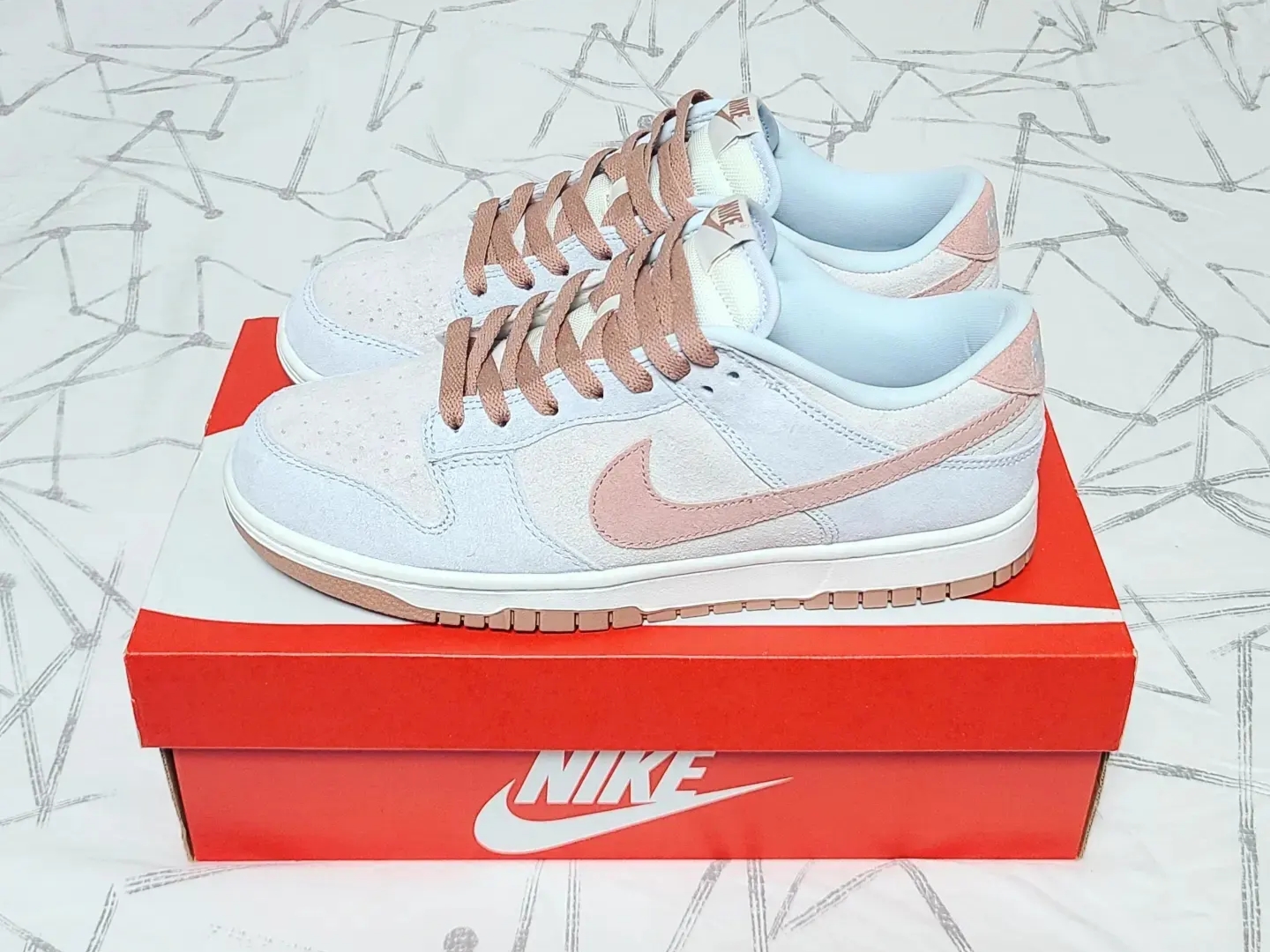 Nike Dunk Low Retro PRM Fossil Rose 착용 스타일 - 2