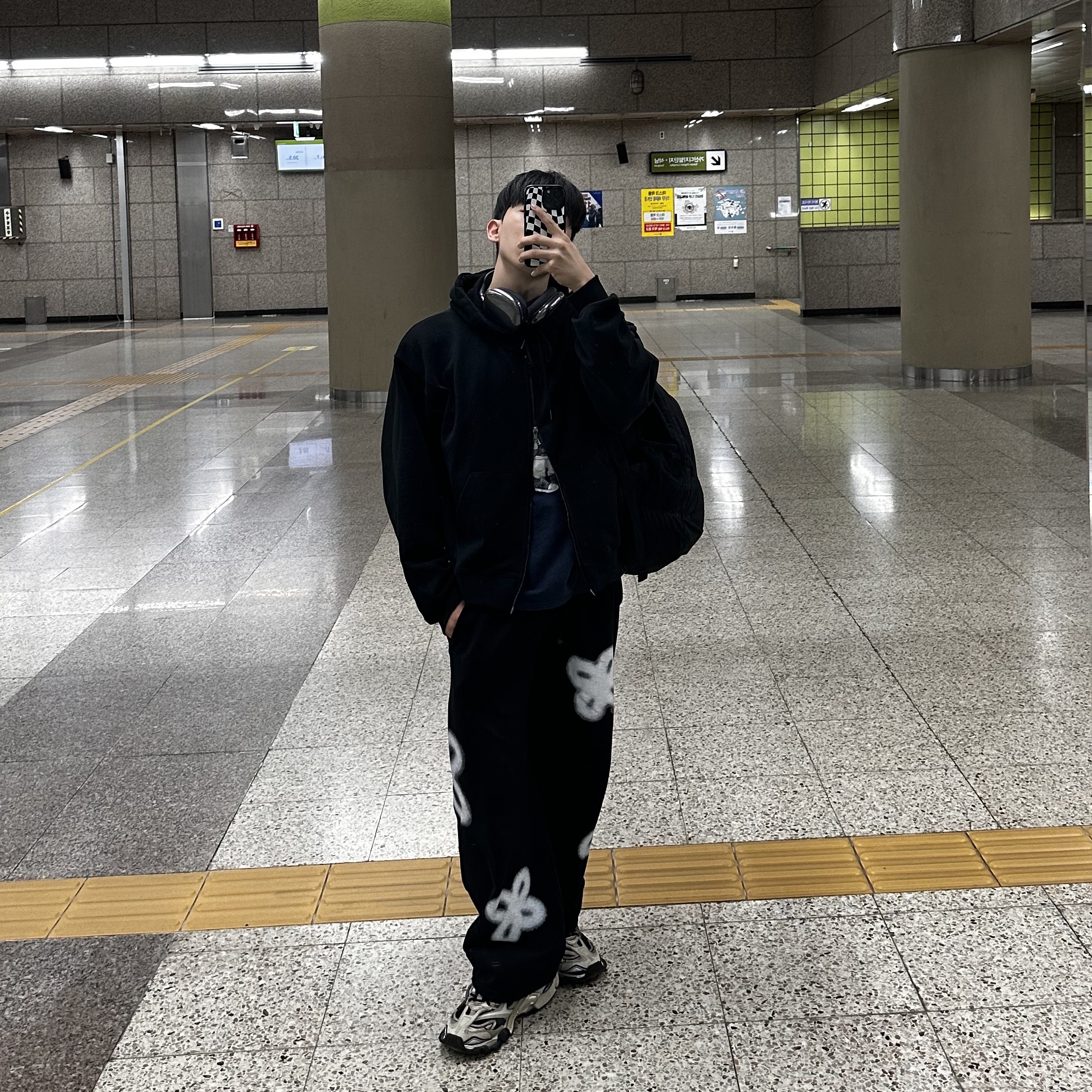 Apple AirPods Max Lightning Space Gray (Korean Ver.) 착용 스타일