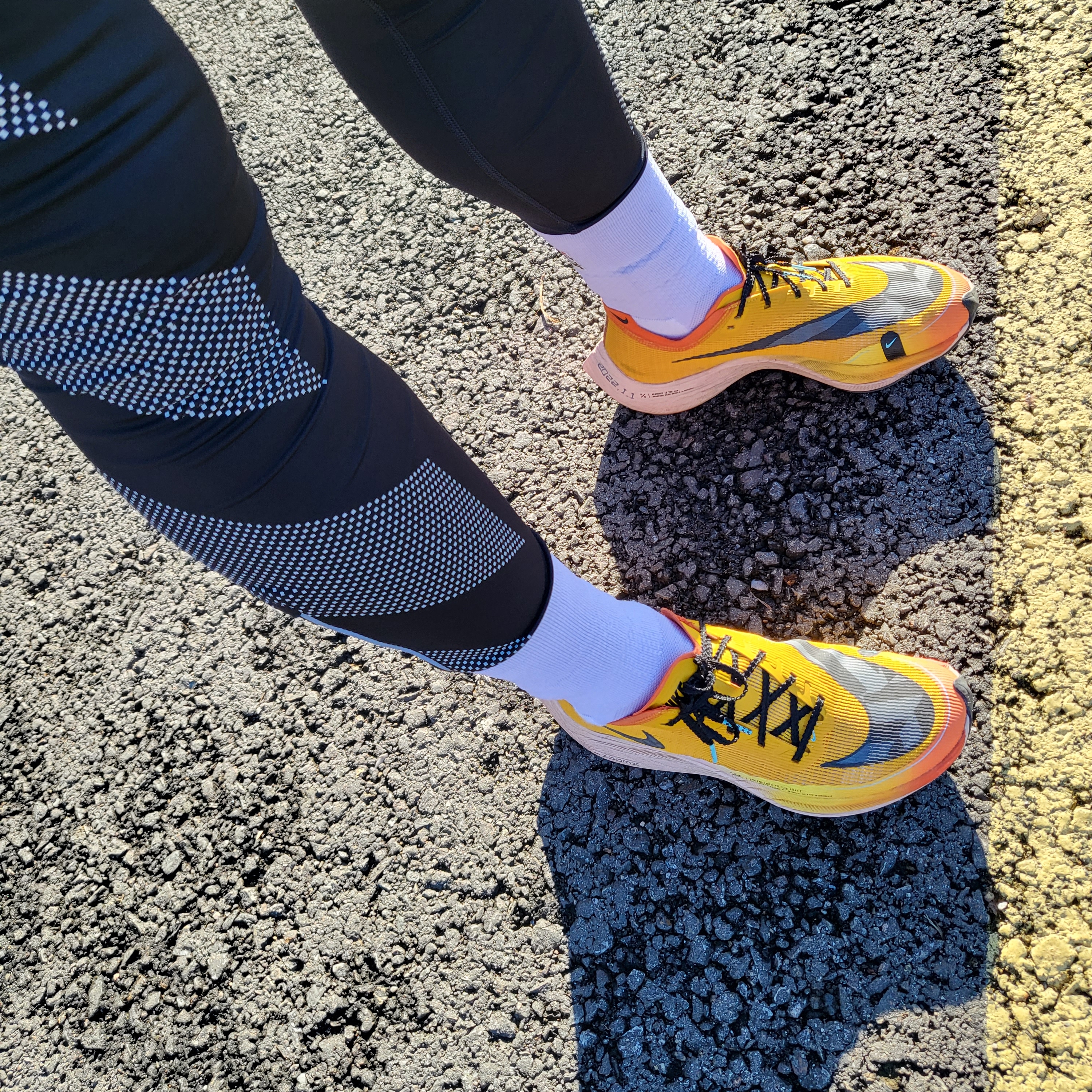 Nike ZoomX Vaporfly Next% 2 University Gold 착용 스타일