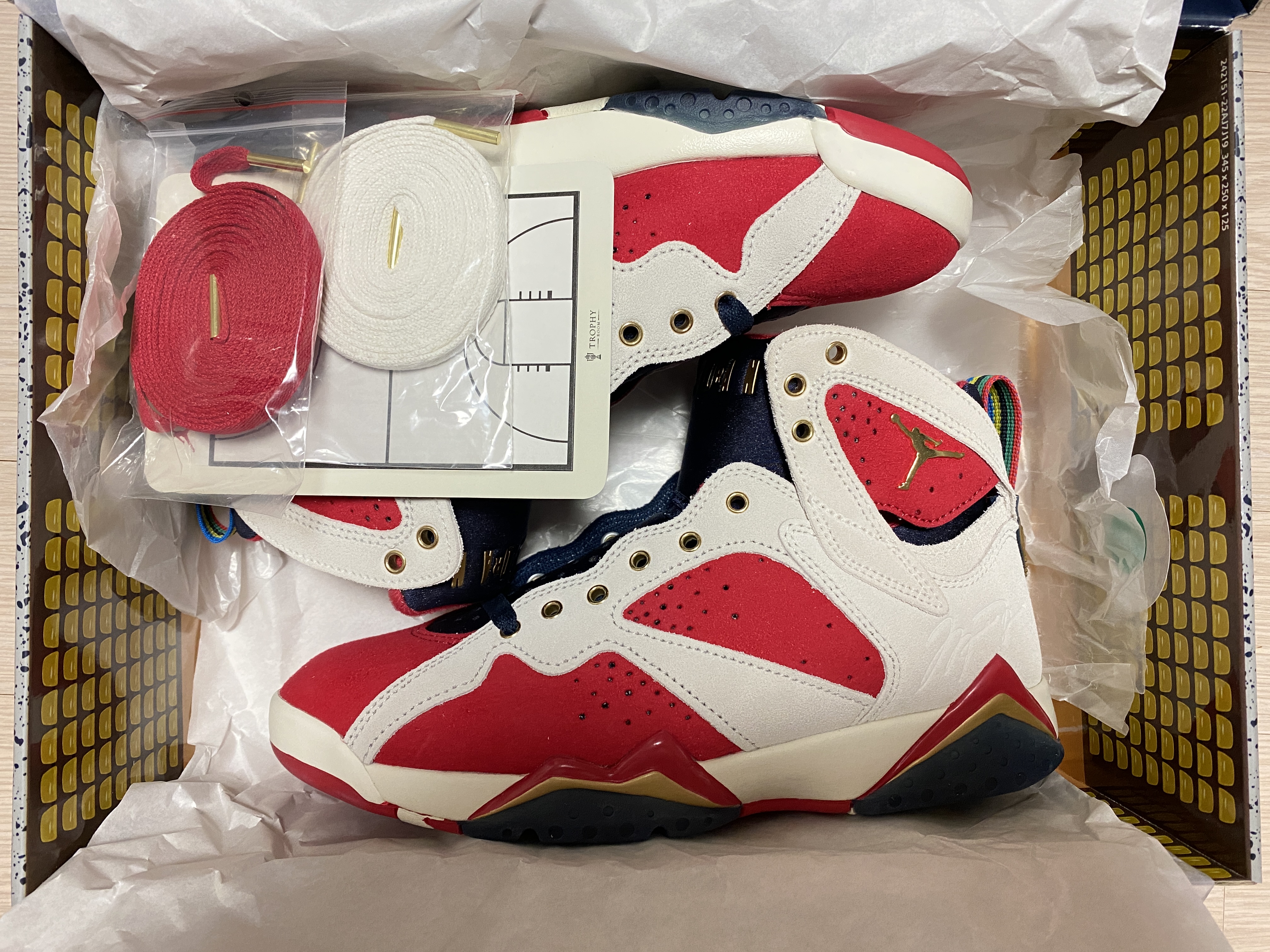 Jordan 7 x Trophy Room Retro SP True Red and Obsidian 착용 스타일