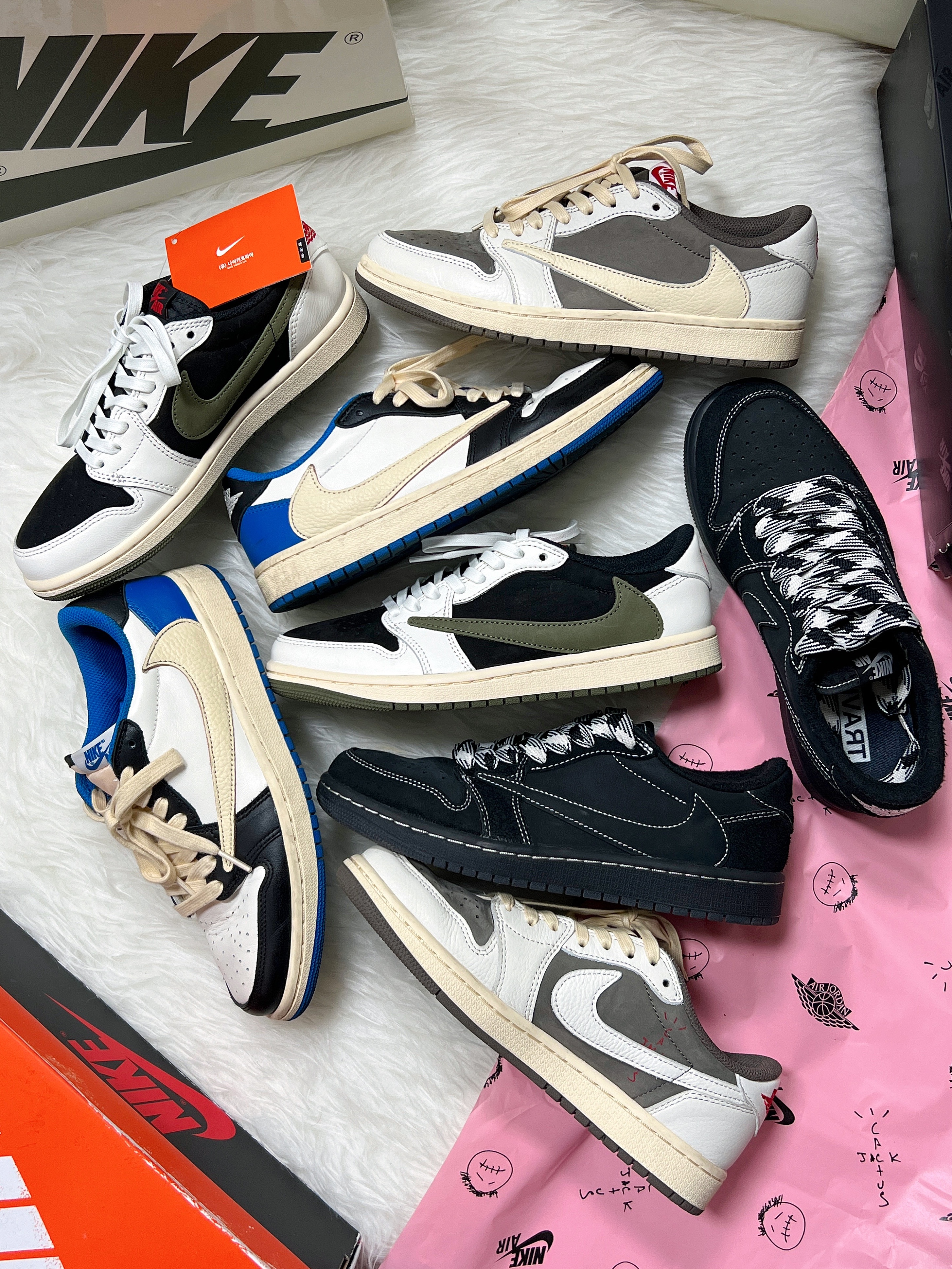 (W) Jordan 1 x Travis Scott Retro Low OG SP Medium Olive, Jordan 1 x Travis Scott Retro Low OG SP Sail and Ridgerock 착용 스타일 - 1