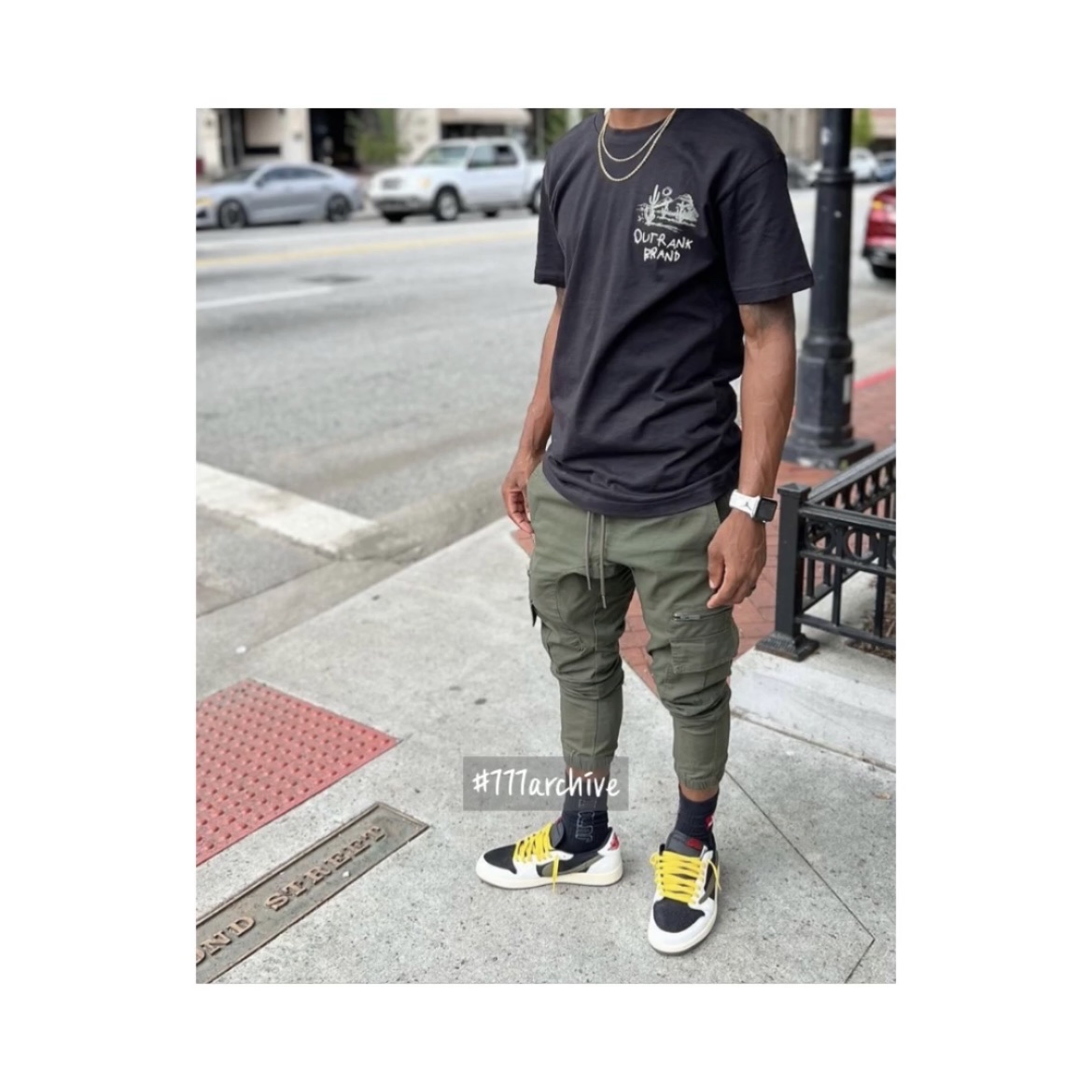 (W) Jordan 1 x Travis Scott Retro Low OG SP Medium Olive 착용 스타일 - 3