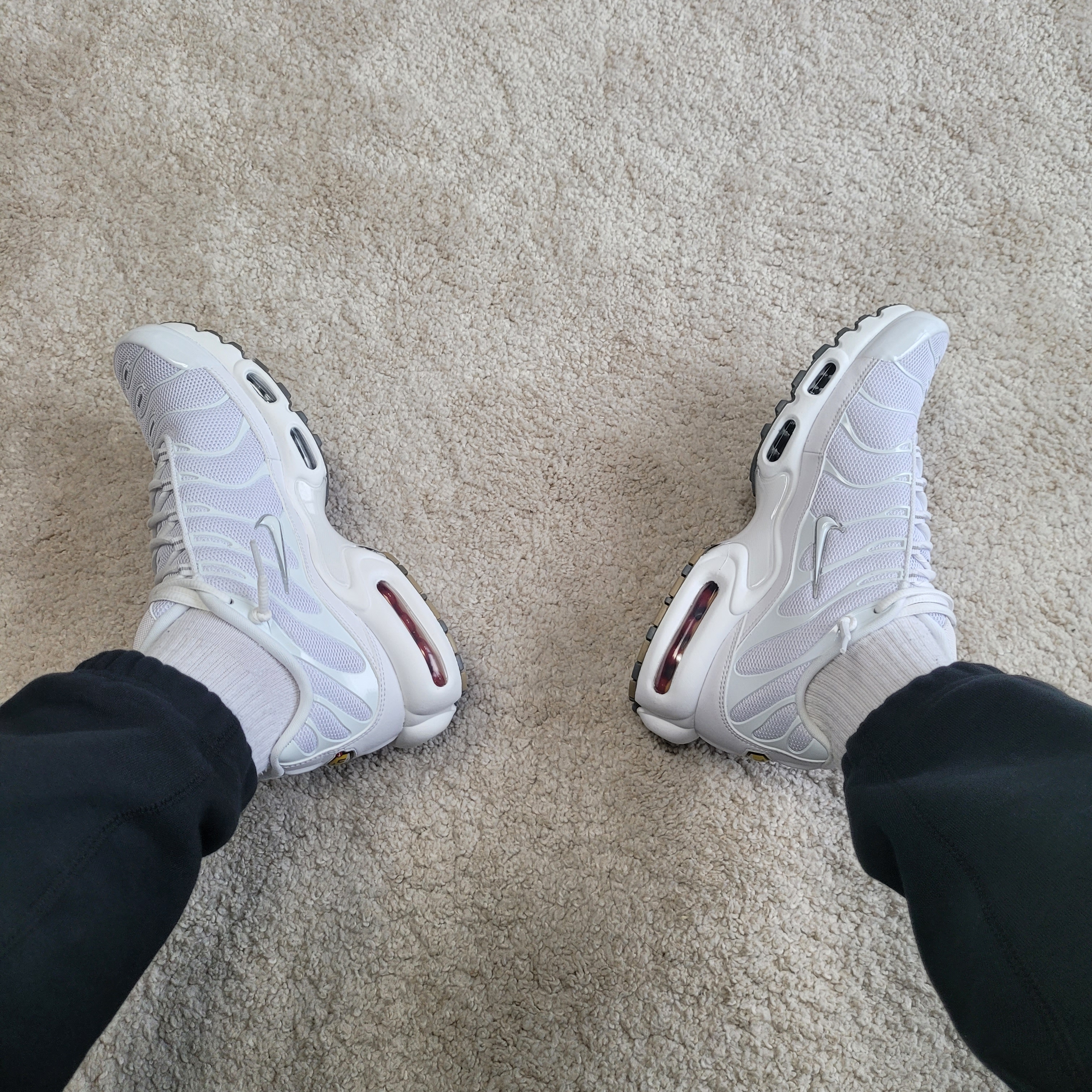 Nike Air Max Plus White 착용 스타일