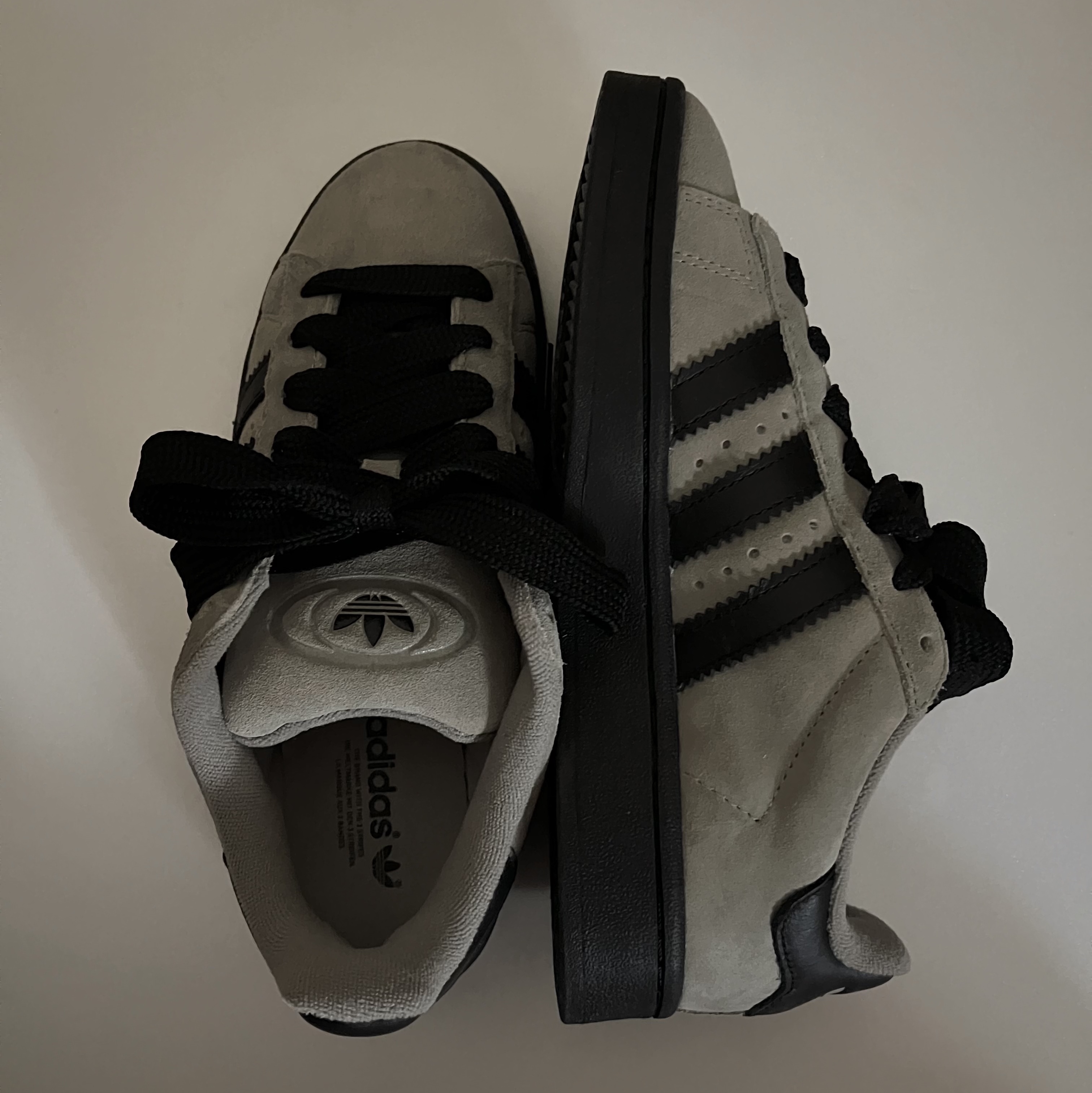 Adidas Campus 00s Silver Pebble Core Black 착용 스타일 - 1