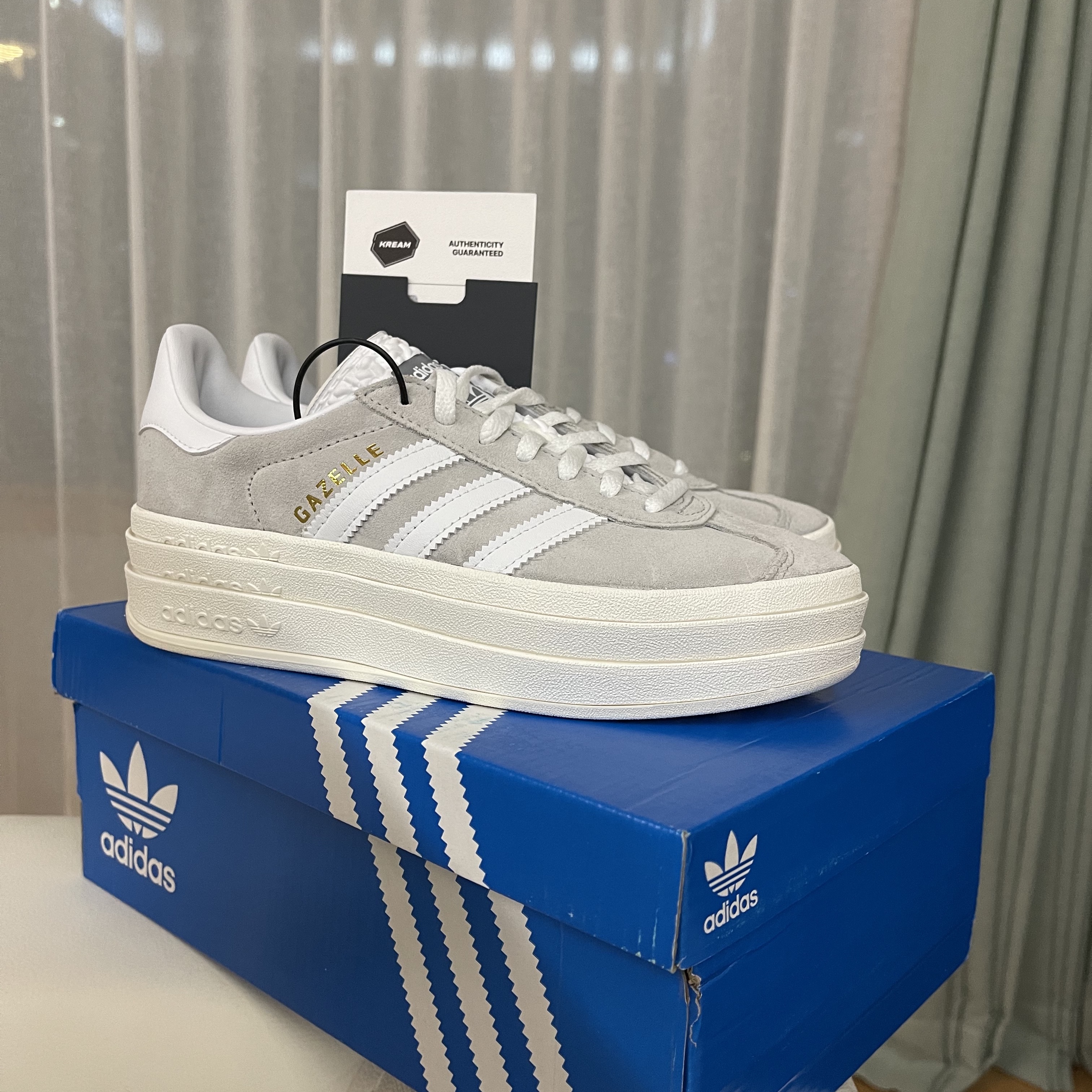 (W) Adidas Gazelle Bold Grey Cloud White 착용 스타일 - 2