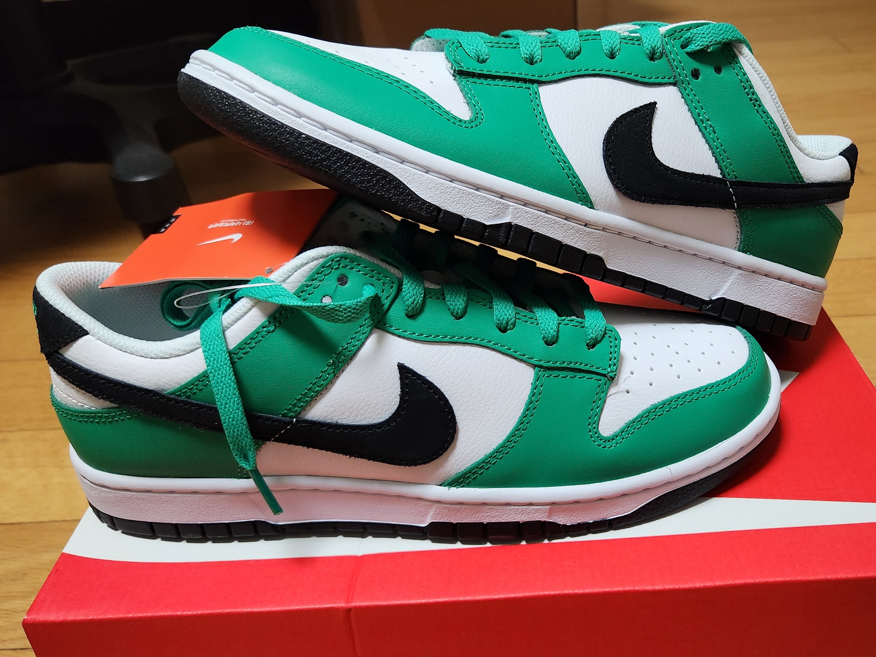 Nike Dunk Low White Green 착용 스타일