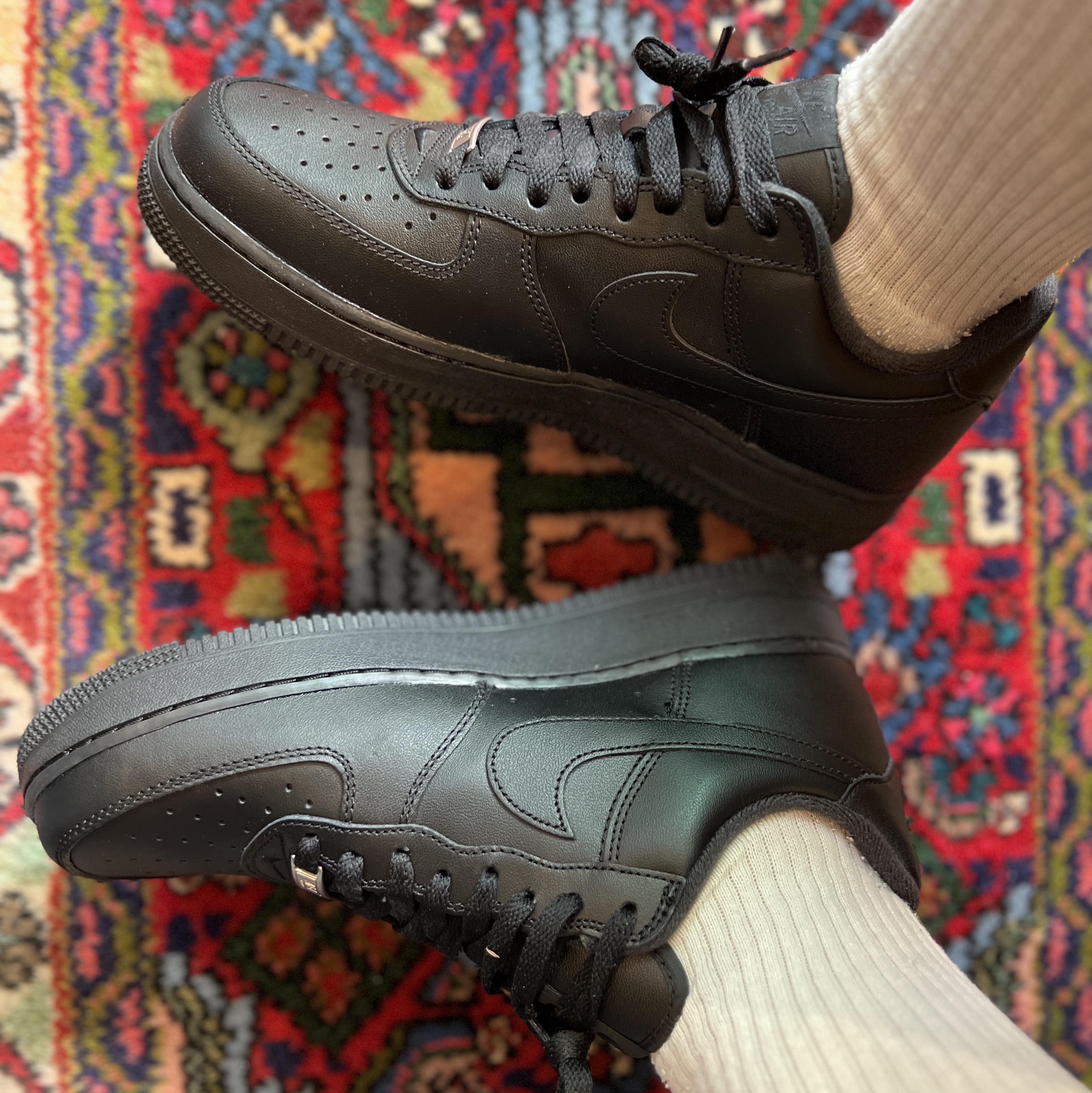 Nike x Supreme Air Force 1 Low Black 착용 스타일 - 2