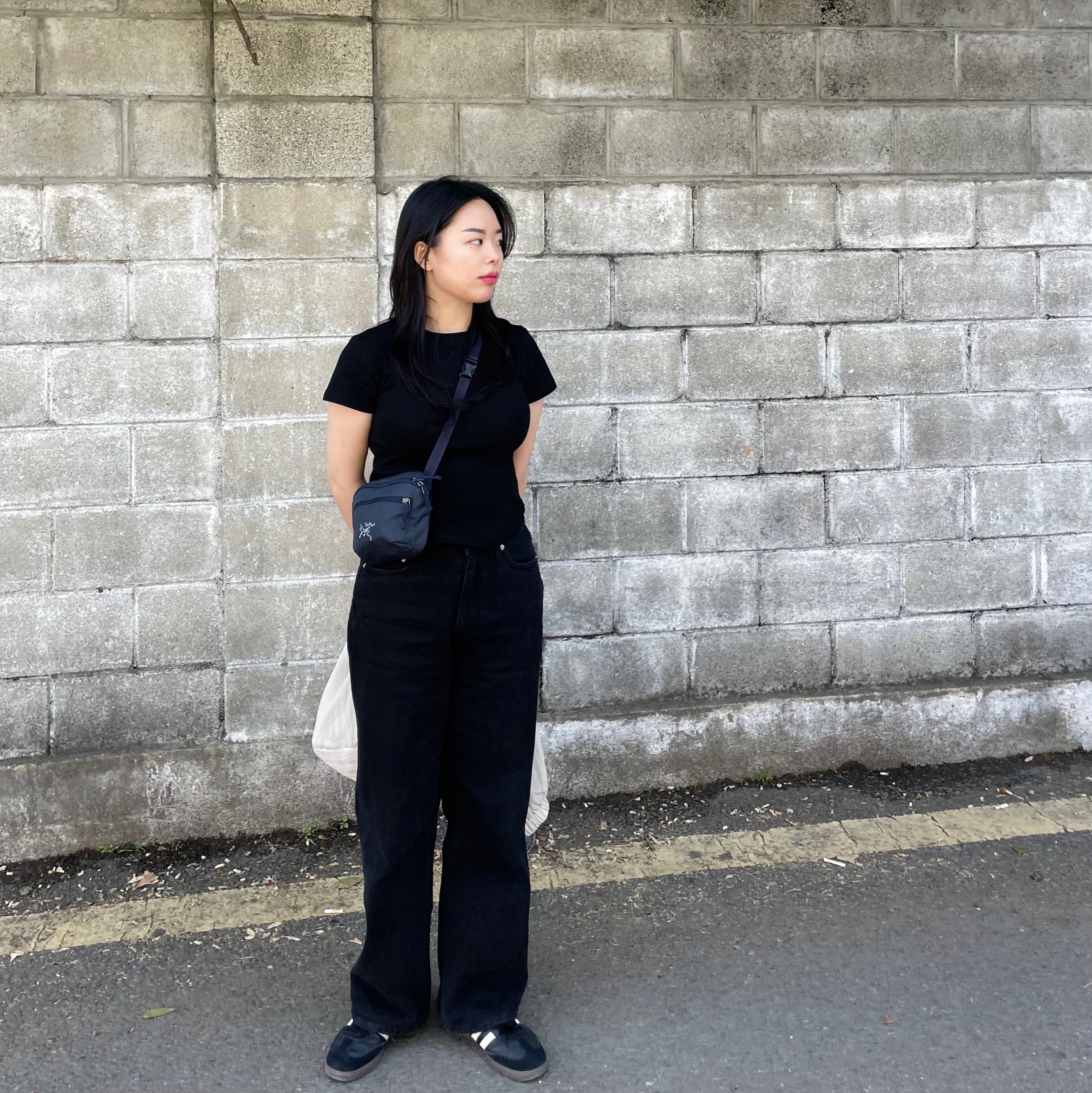 Arc'teryx Mantis 1 Waistpack Black Sapphire, Adidas Samba OG Black White Gum 착용 스타일