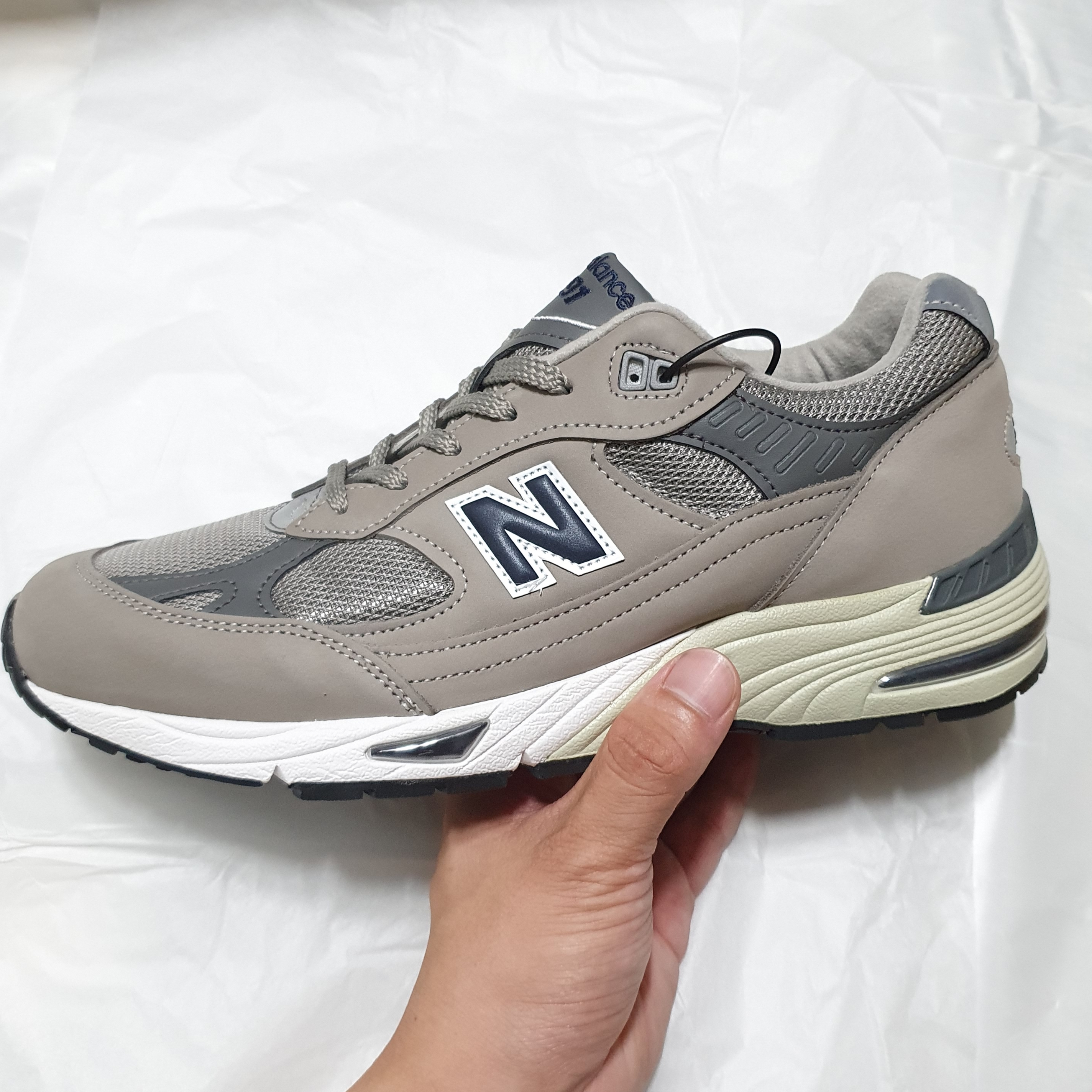 New Balance 991 Made in UK 20th Anniversary Grey 착용 스타일 - 2