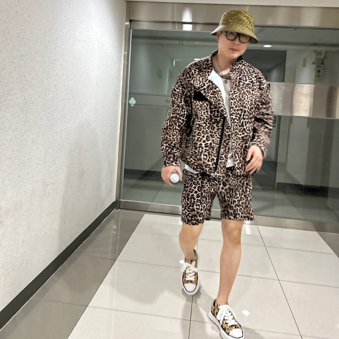 슈프림 x 바버 왁스드 코튼 크러셔 레오파드 - 20SS, 휴먼 메이드 애니멀 네클리스 타이거 옐로우 착용 스타일 - 1
