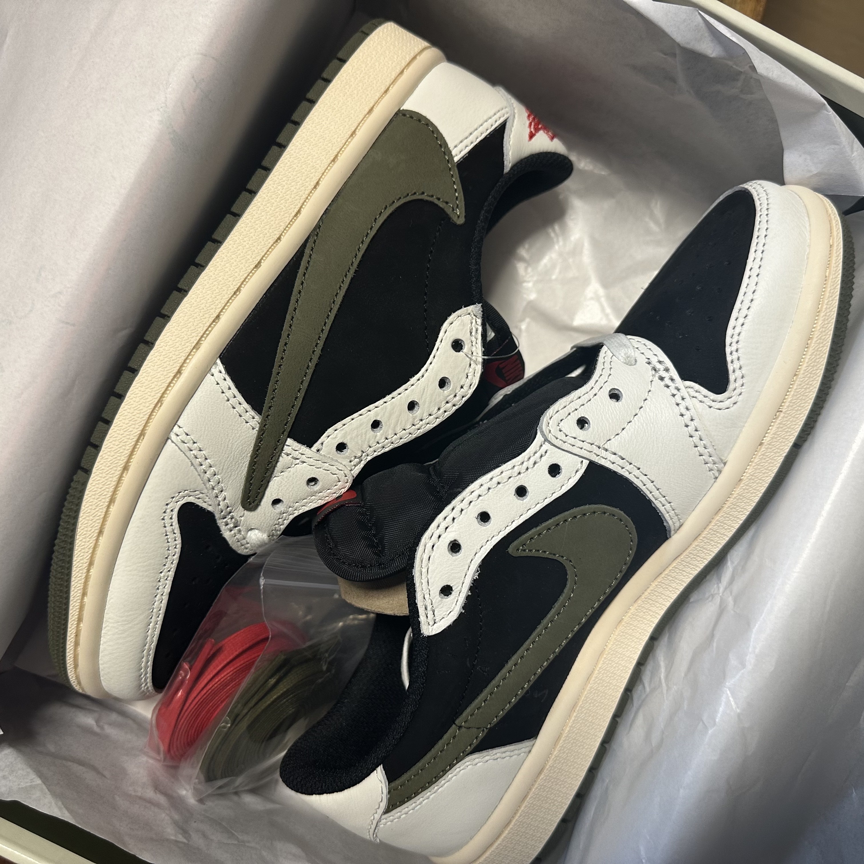 (W) Jordan 1 x Travis Scott Retro Low OG SP Medium Olive 착용 스타일