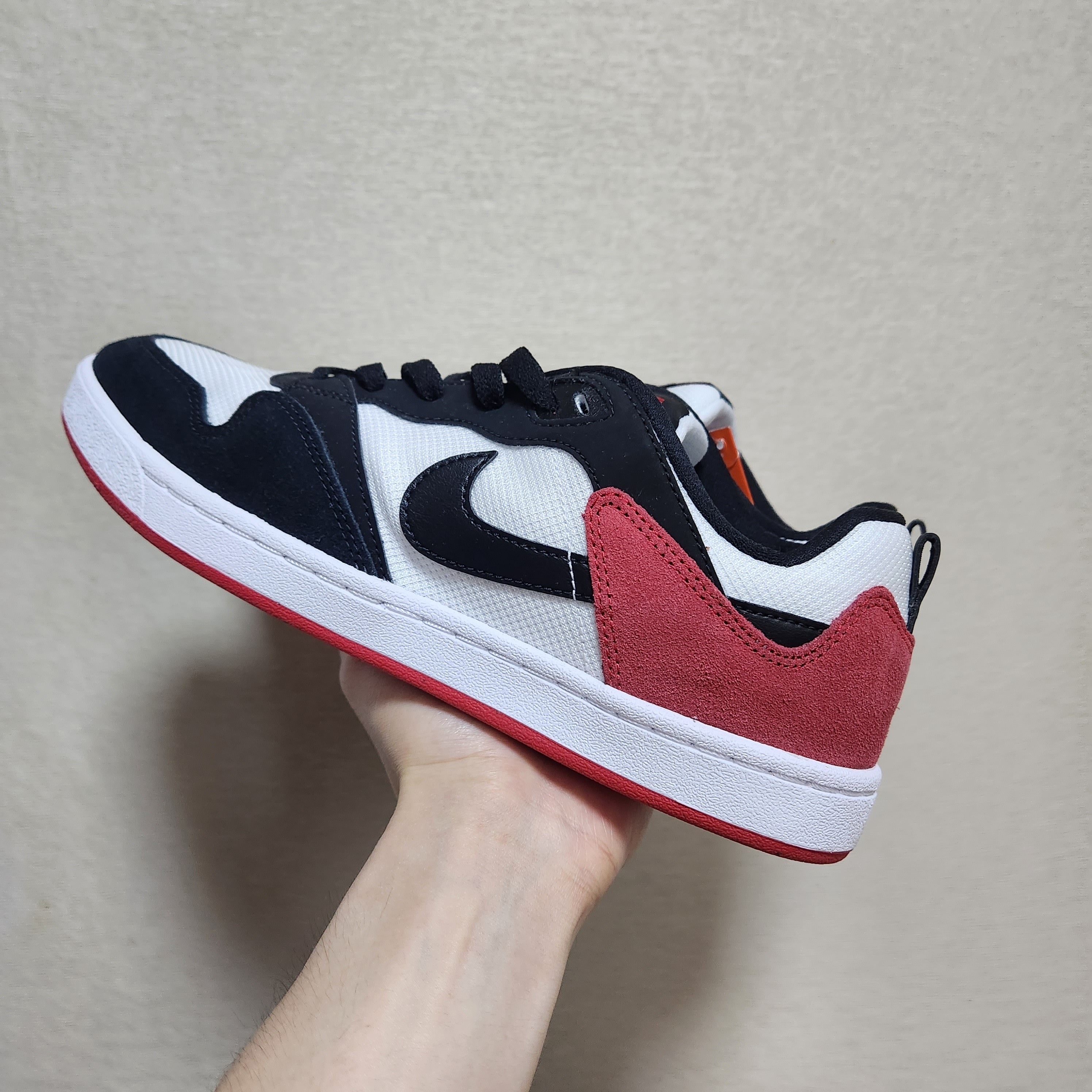 Nike SB Alleyoop University Red 착용 스타일