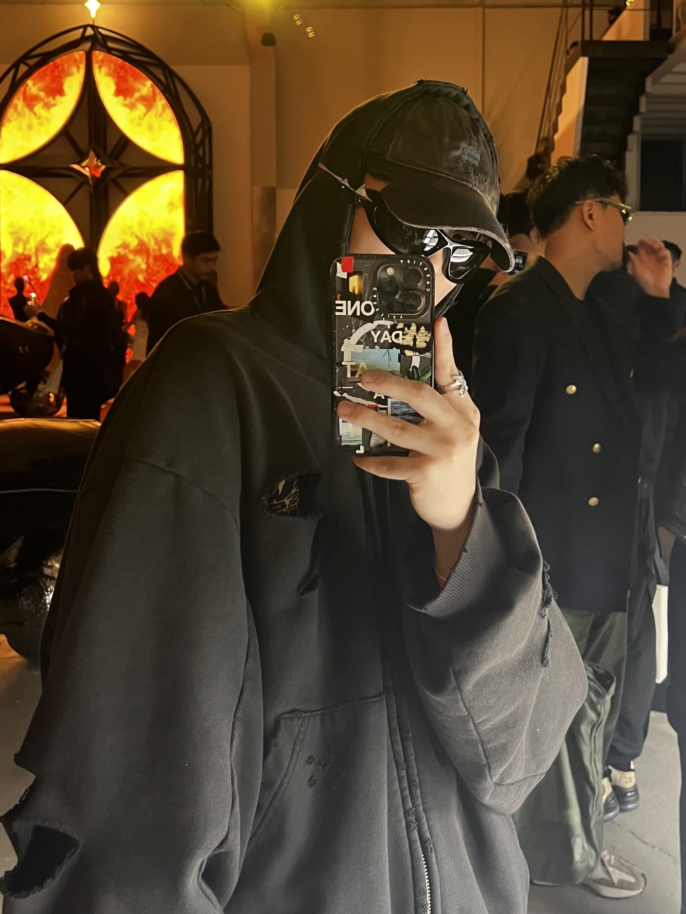 Balenciaga Steroid Derby Black, Project G/R Oversized Convertible Cargo Pants Coated Black 착용 스타일 - 3