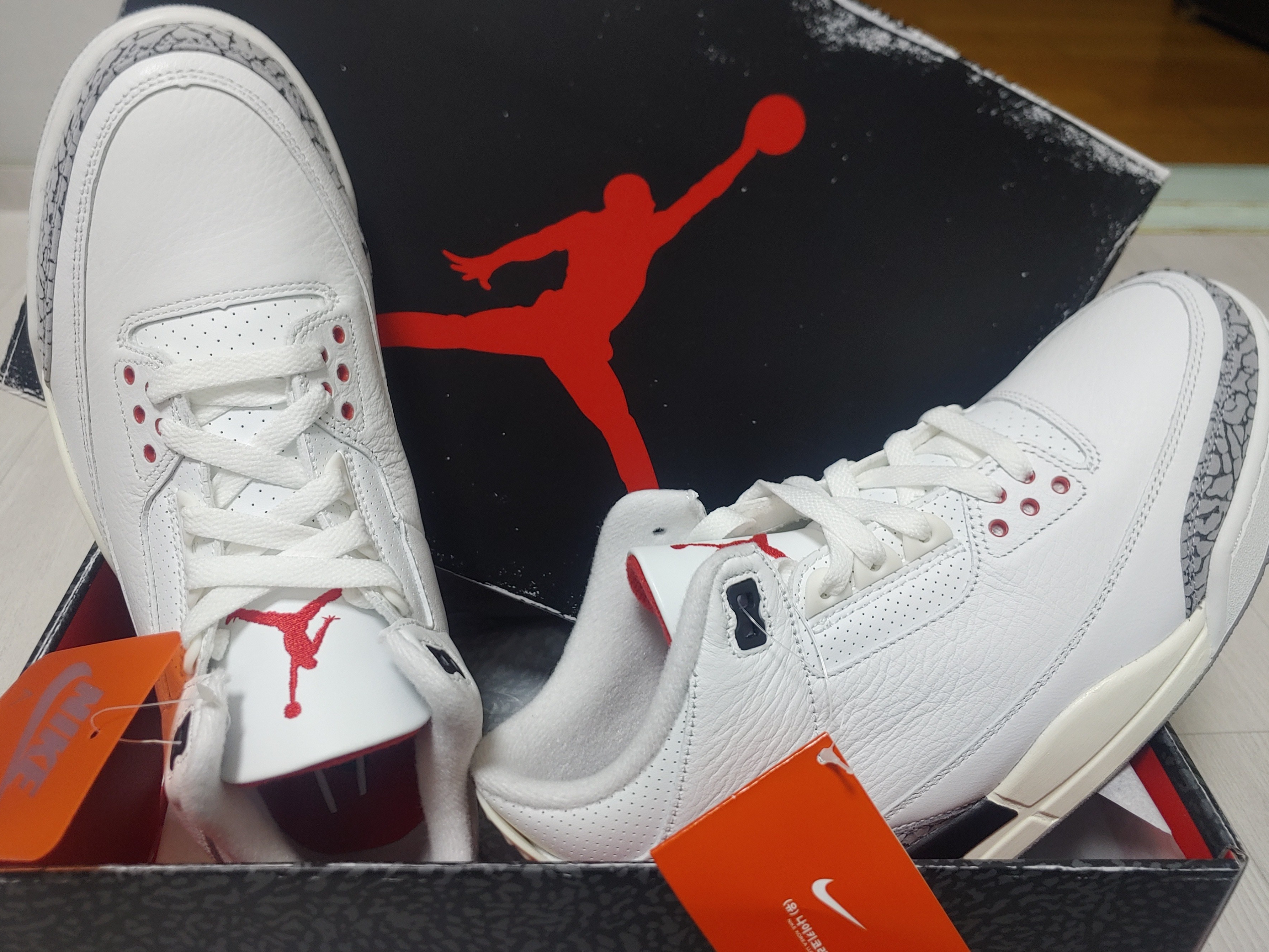 Jordan 3 Retro White Cement Reimagined 착용 스타일 - 1