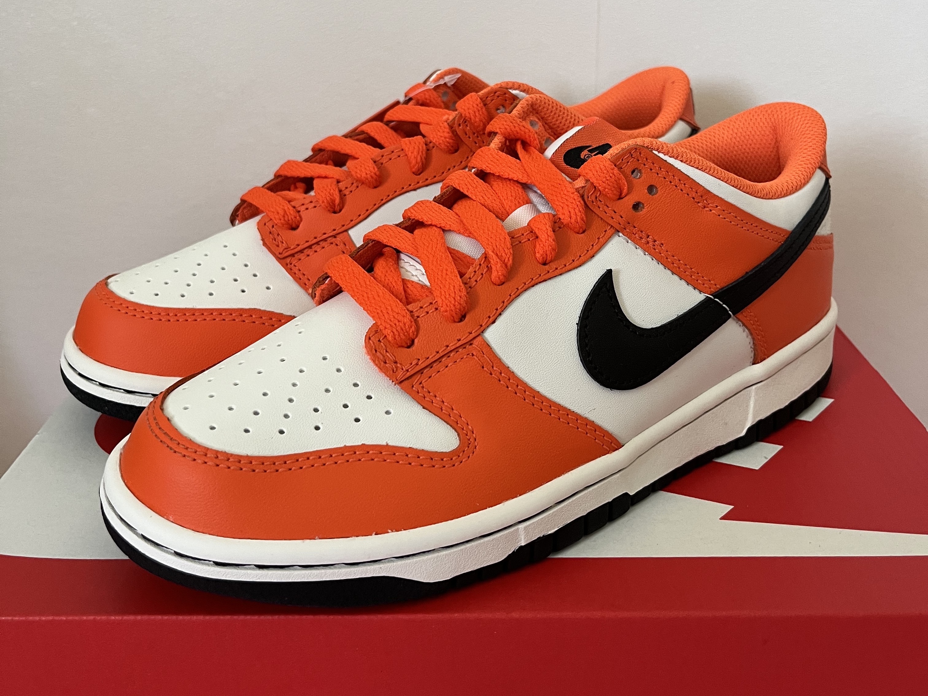 (GS) Nike Dunk Low Safety Orange 착용 스타일 - 1