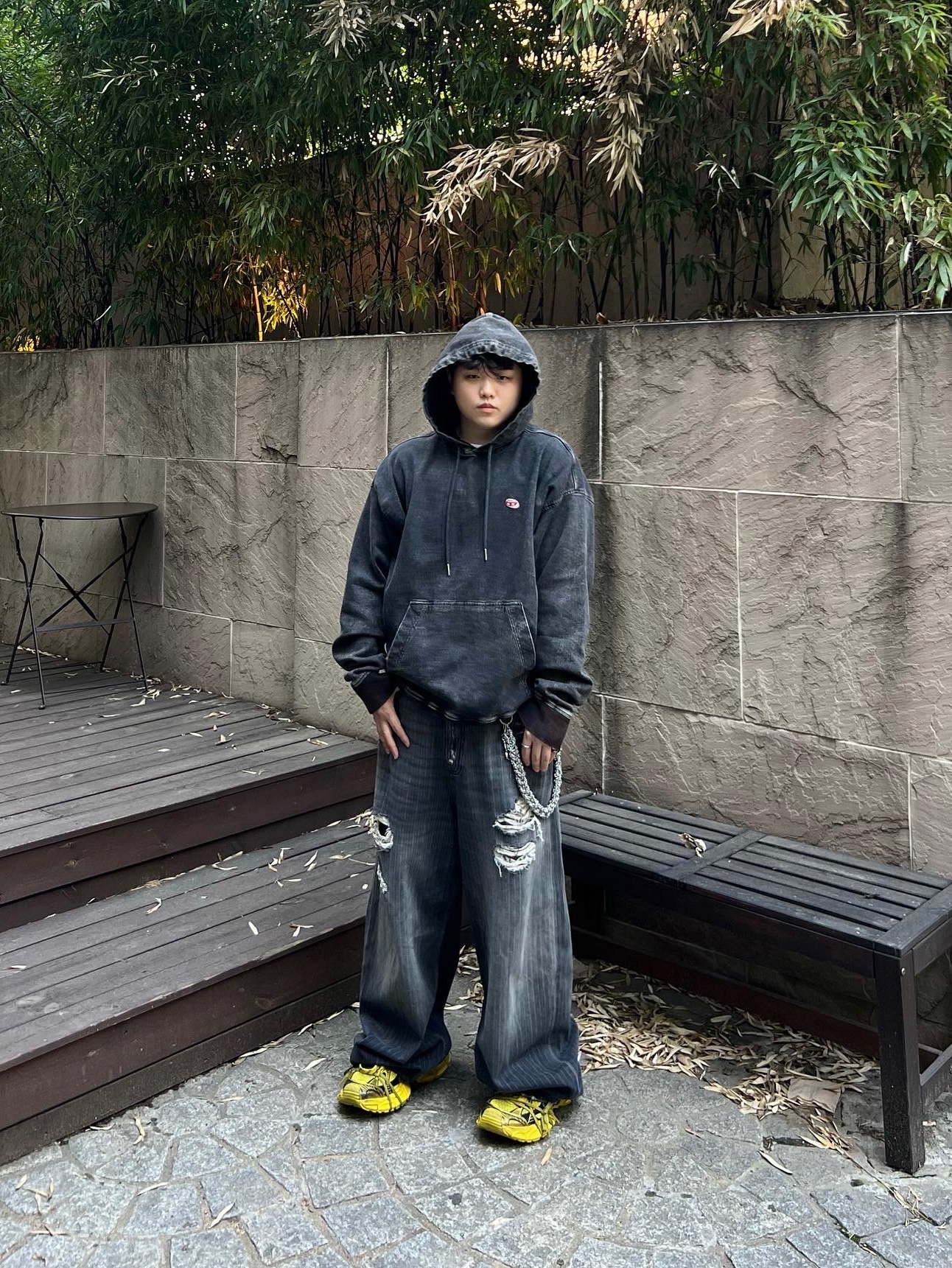 Balenciaga 3XL Sneakers Yellow Black, Diesel S-Macs-Hood-G2 Overdyed Hoodie with Logo Black 착용 스타일 - 1