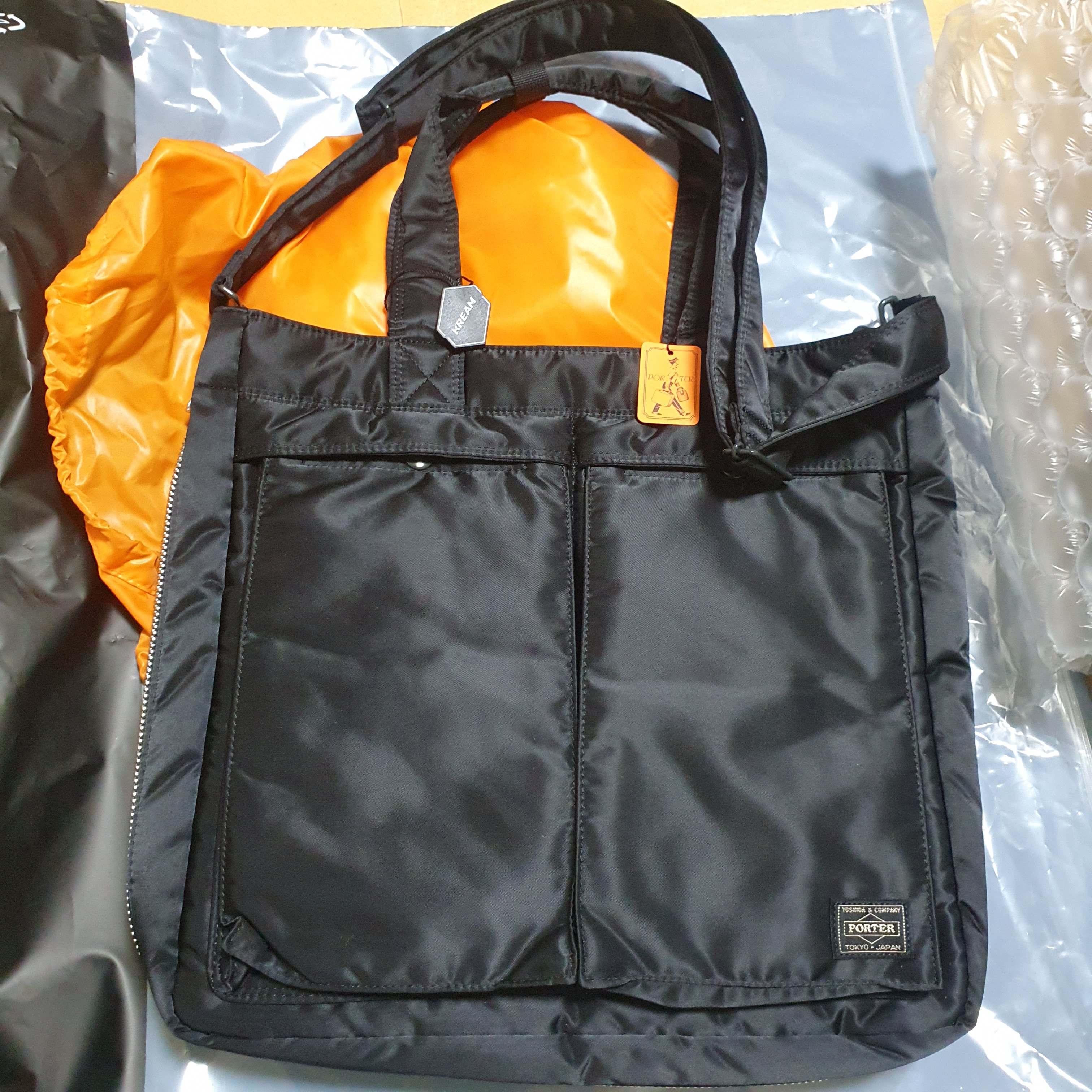 Porter Tanker 2Way Tote Bag Black 착용 스타일