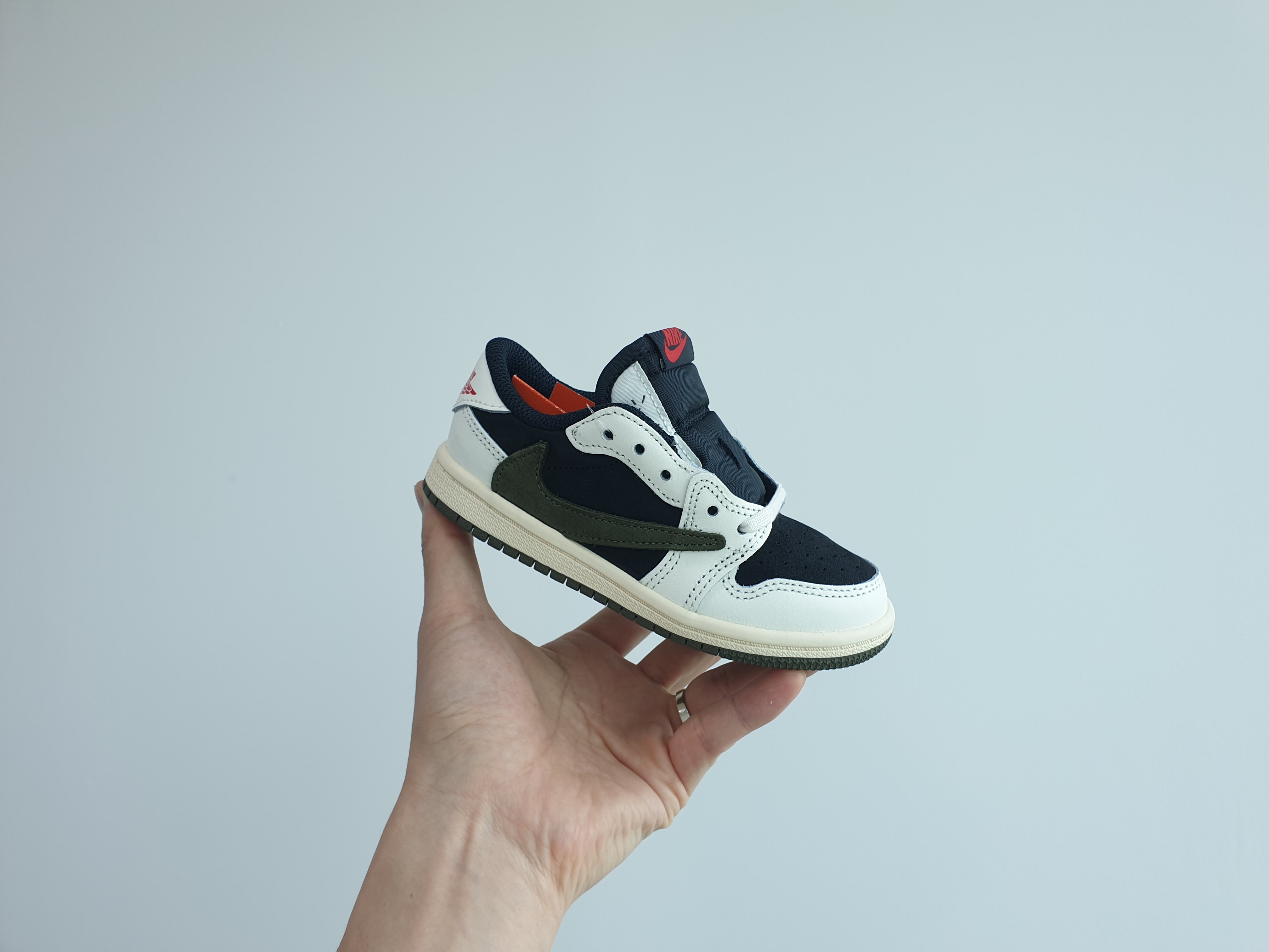 (TD) Jordan 1 x Travis Scott Retro Low OG SP Medium Olive 착용 스타일 - 2