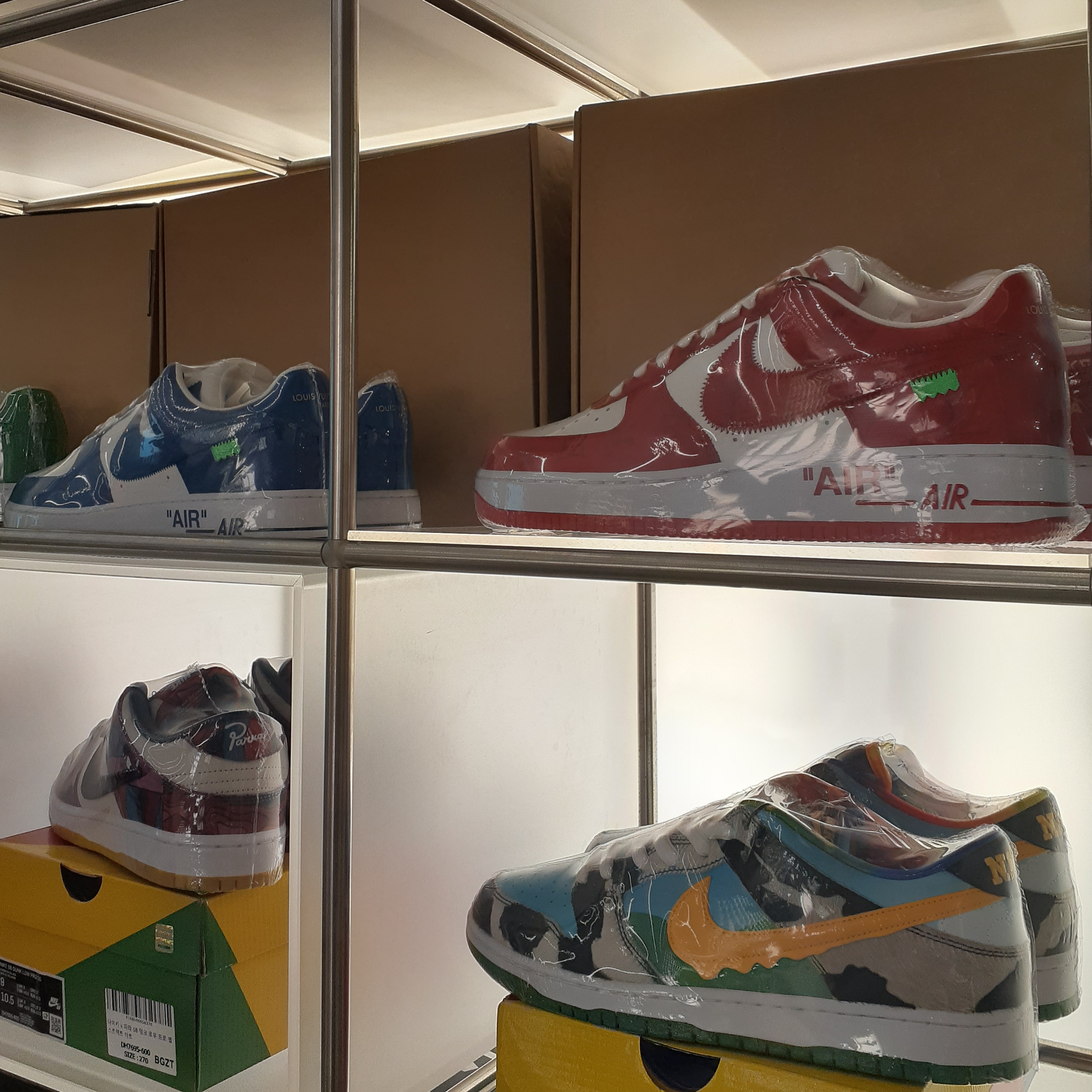 Louis Vuitton x Nike Air Force 1 Low by Virgil Abloh White Comet Red, Louis Vuitton x Nike Air Force 1 Low by Virgil Abloh White Team Royal 착용 스타일