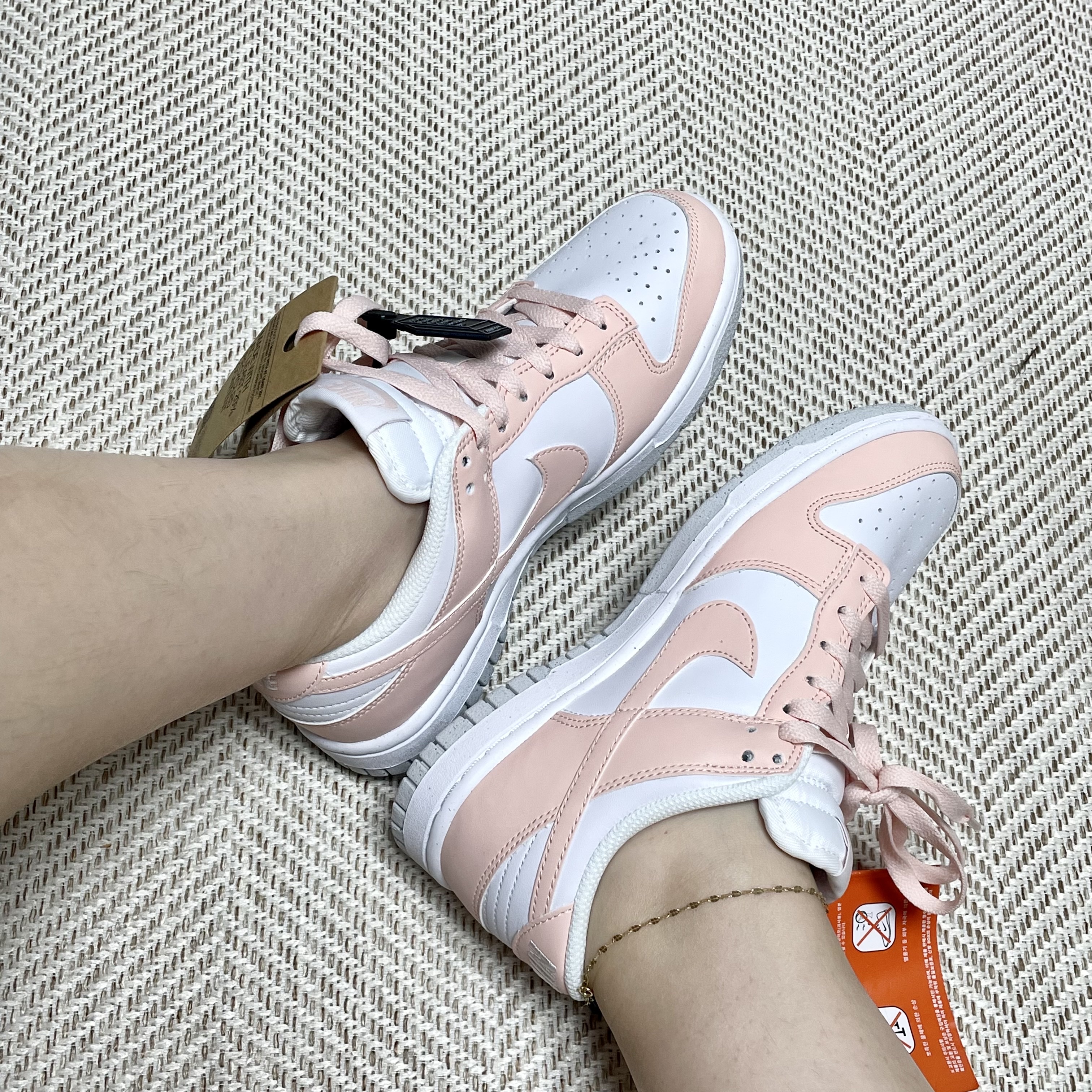 (W) Nike Dunk Low Next Nature Pale Coral 착용 스타일 - 3