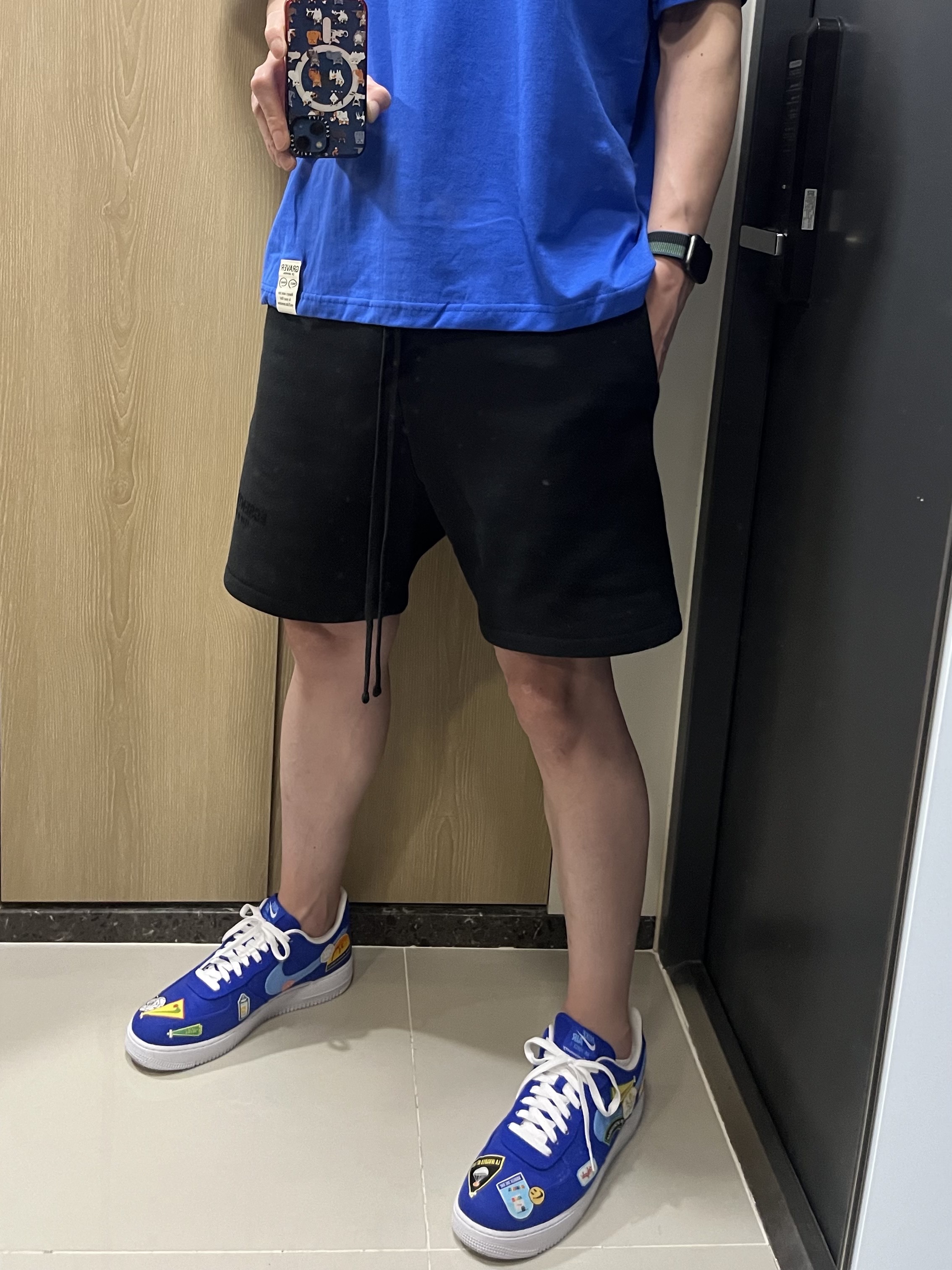 Essentials The Core Collection Sweatshorts Stretch Limo, Nike Air Force 1 '07 PRM Patched Up 착용 스타일