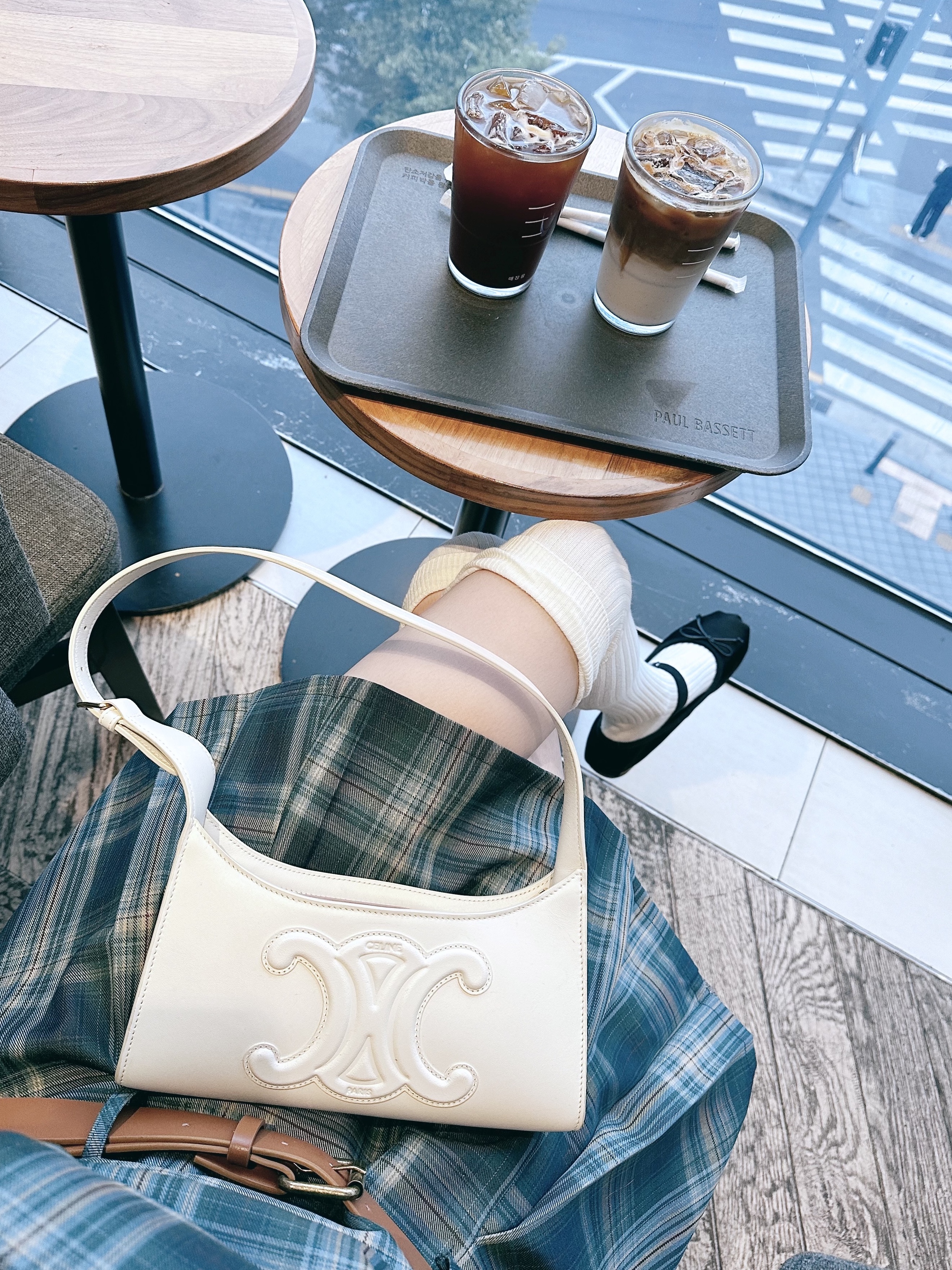 (W) Miu Miu Satin Ballerinas Black 착용 스타일 - 1