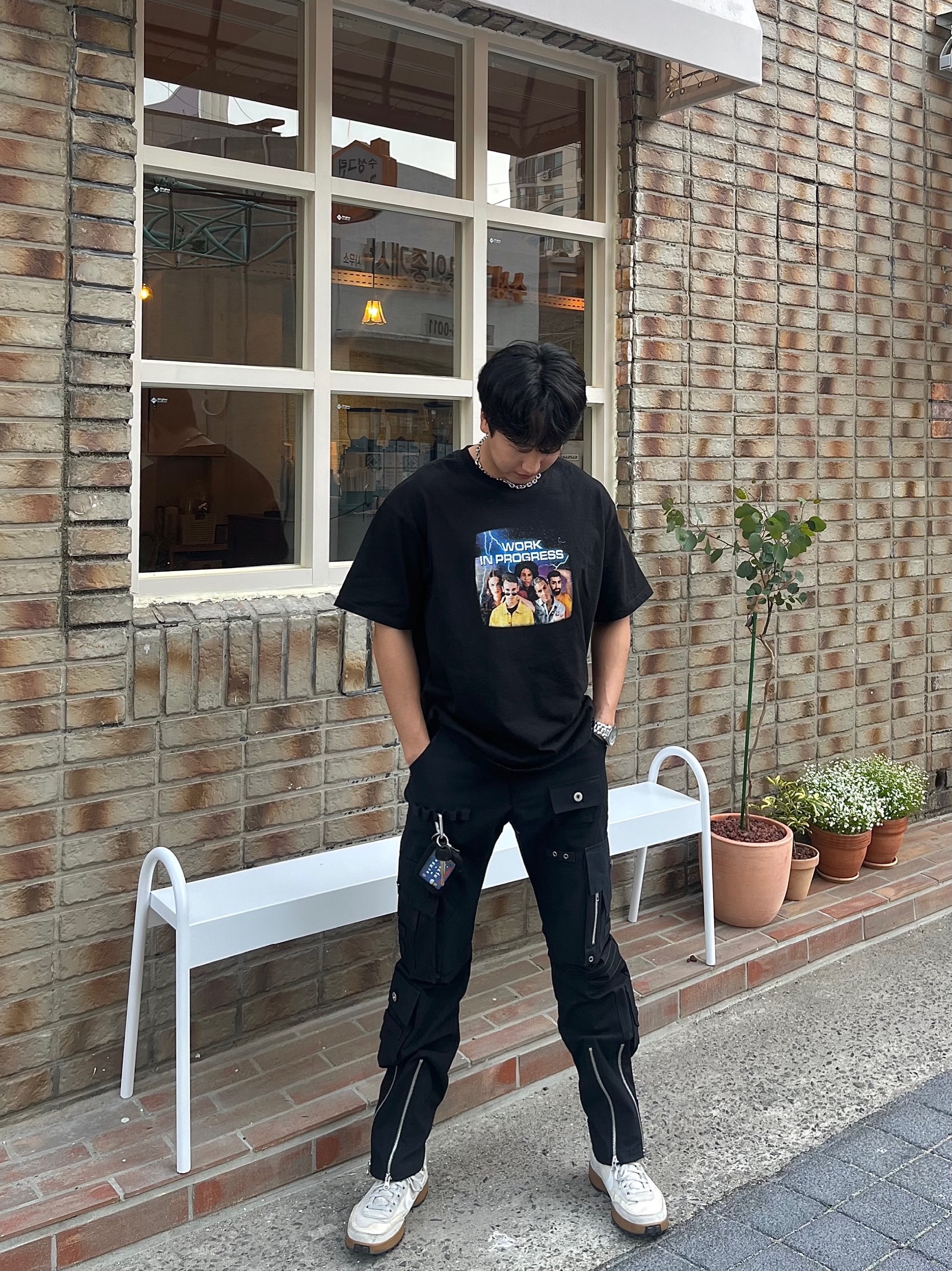 나이키 x 톰 삭스 제너럴 퍼포즈 슈 라이트 크림, 휴먼 메이드 밀리터리 카드 케이스 블랙 착용 스타일 - 2