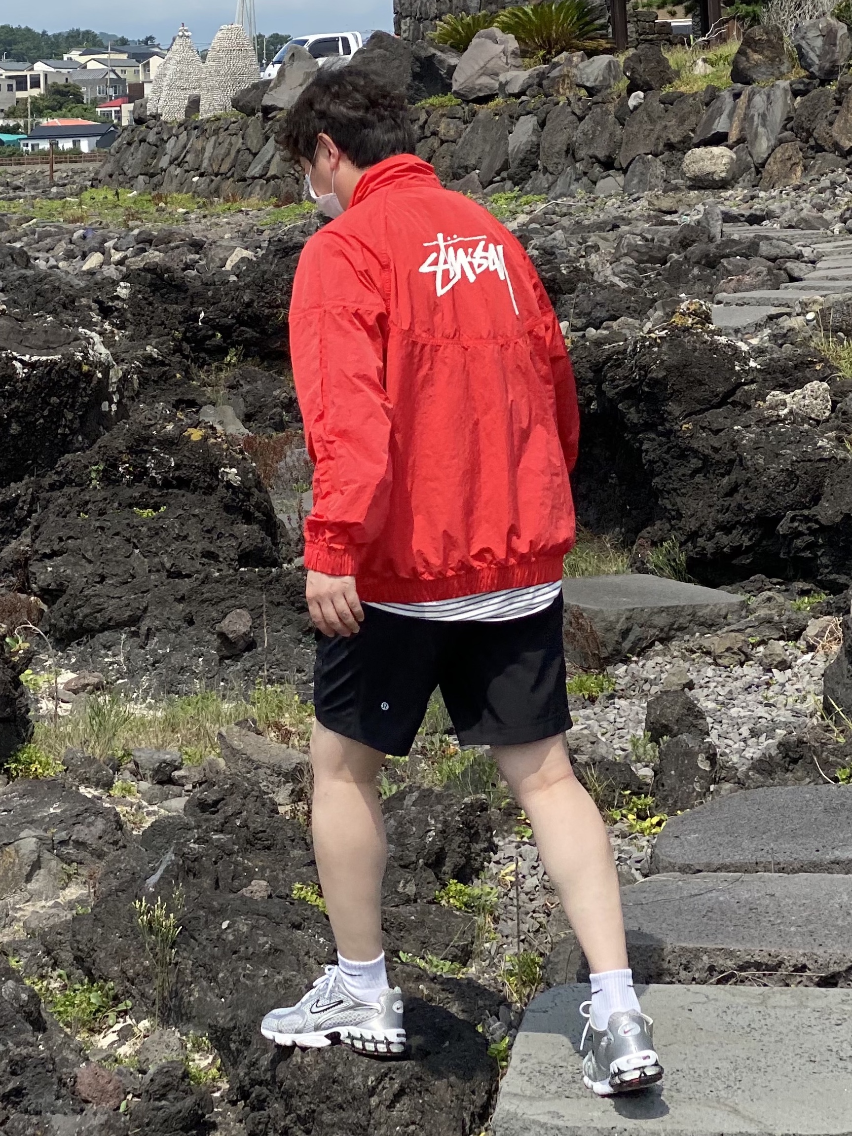 (W) Nike Air Zoom Spiridon Cage 2 Metallic Silver, Nike x Stussy Windrunner Jacket Habanero Red 착용 스타일 - 1